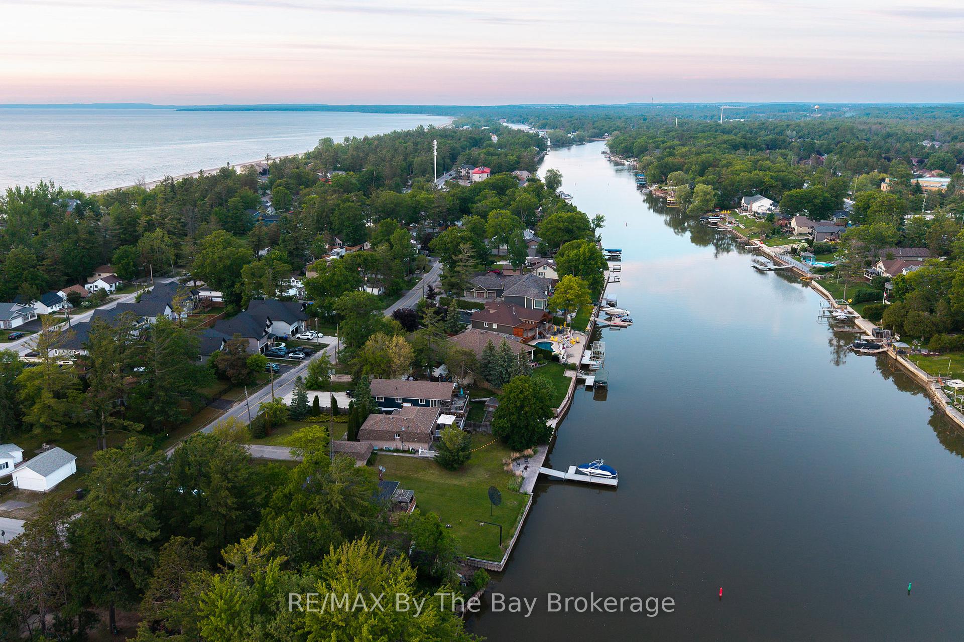 Photo 6 of 83 Old Mosley Street, Wasaga Beach — HOMEH