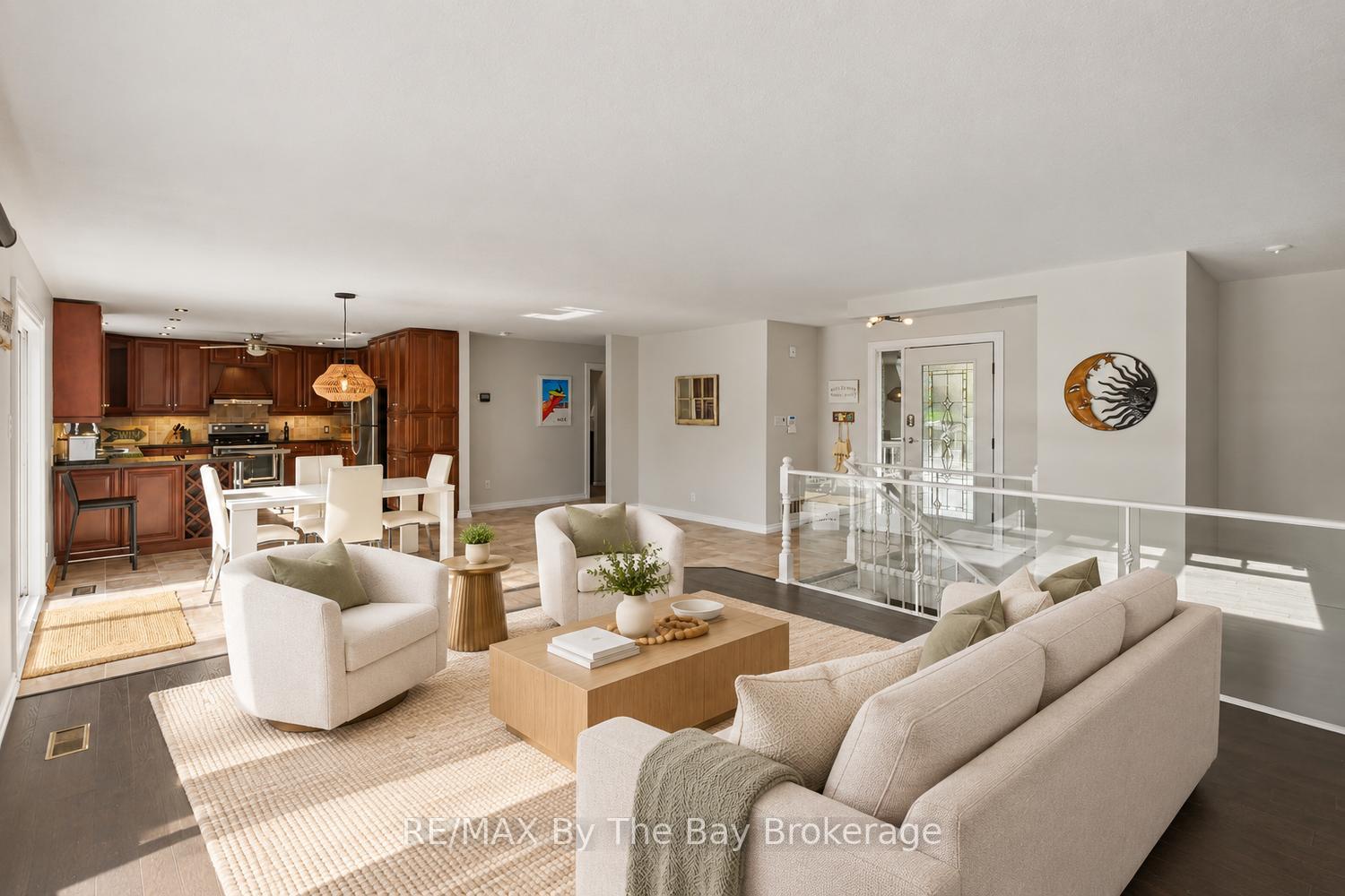 Photo 11 of 83 Old Mosley Street, Wasaga Beach — HOMEH