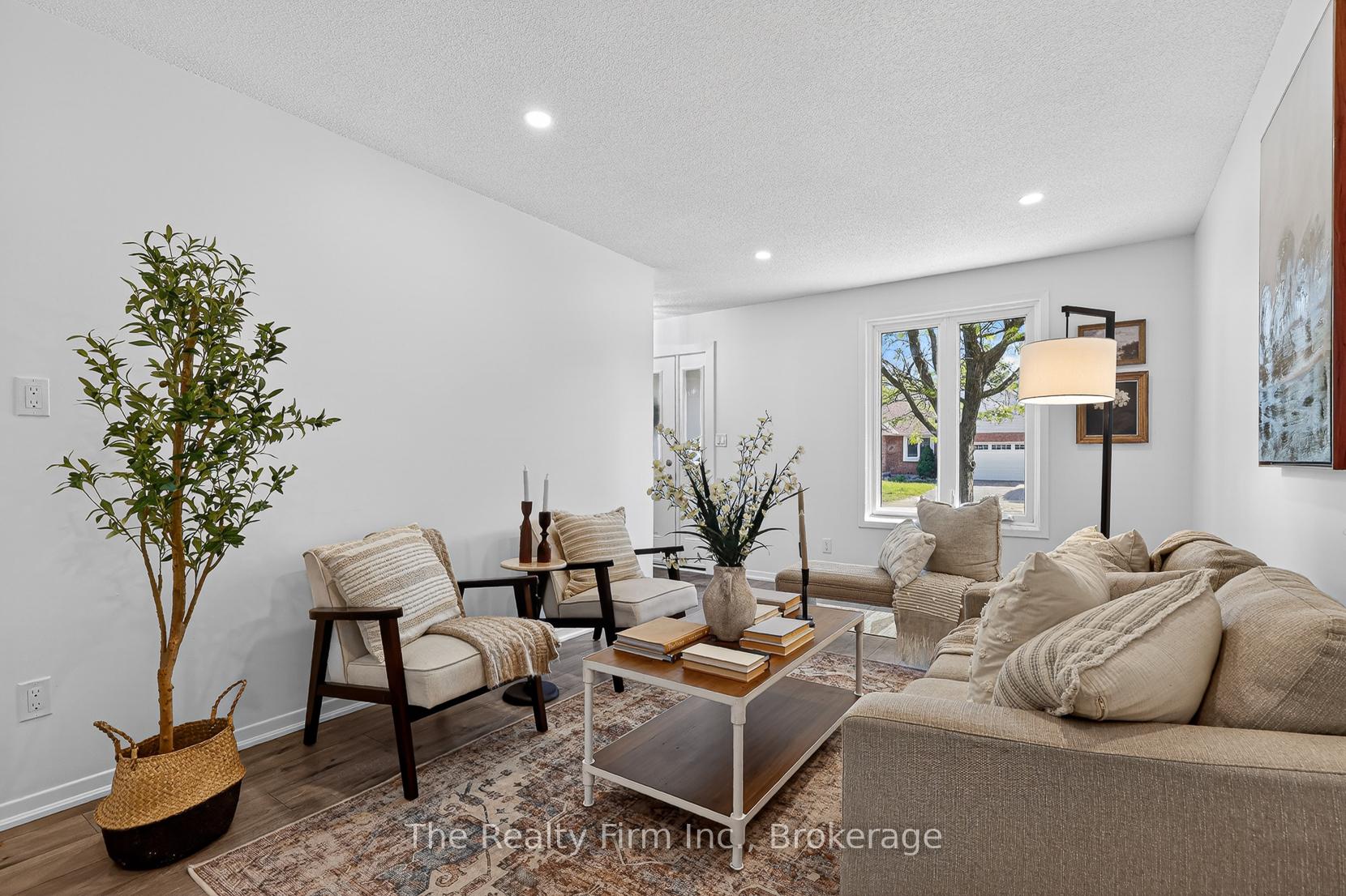 Photo 5 of 48 Naskapi Street, Woodstock, Woodstock - North — HOMEH