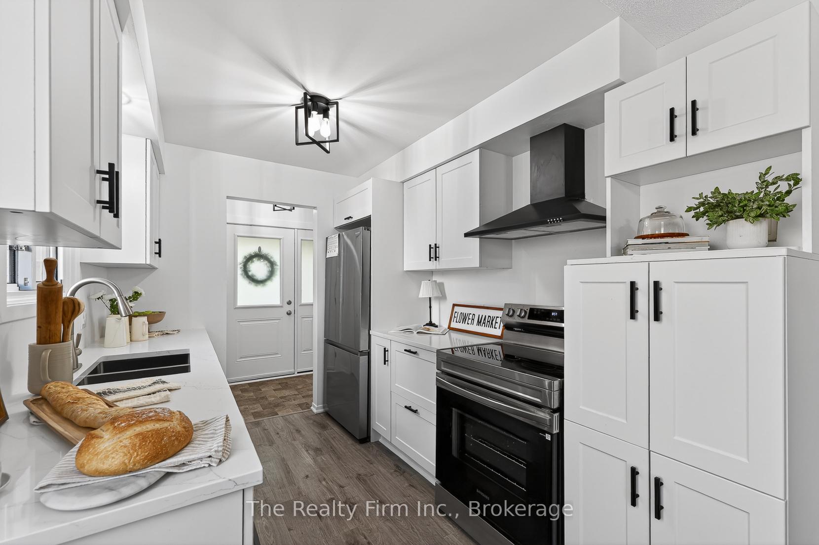 Photo 10 of 48 Naskapi Street, Woodstock, Woodstock - North — HOMEH