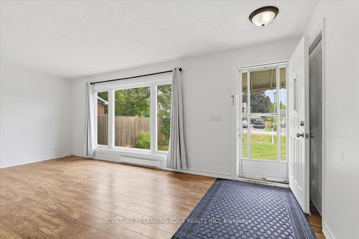 Photo 7 of 300 Annsheila Drive, Georgina, Keswick South — HOMEH
