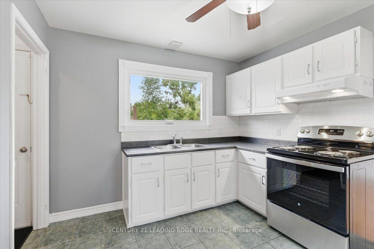 Photo 10 of 300 Annsheila Drive, Georgina, Keswick South — HOMEH