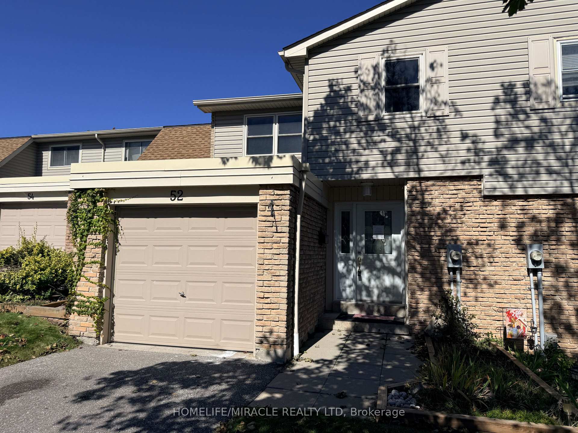 Photo 2 of 52 Robbie Crescent, Ajax, South West — HOMEH