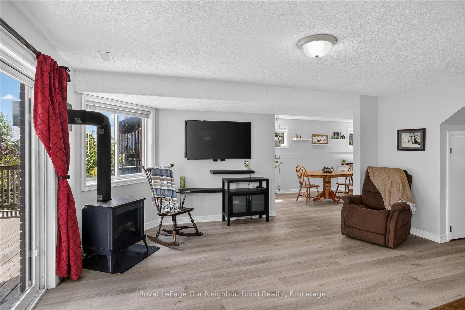 Photo 23 of 1072 Silverdale Road, Peterborough, Otonabee Ward 1 — HOMEH