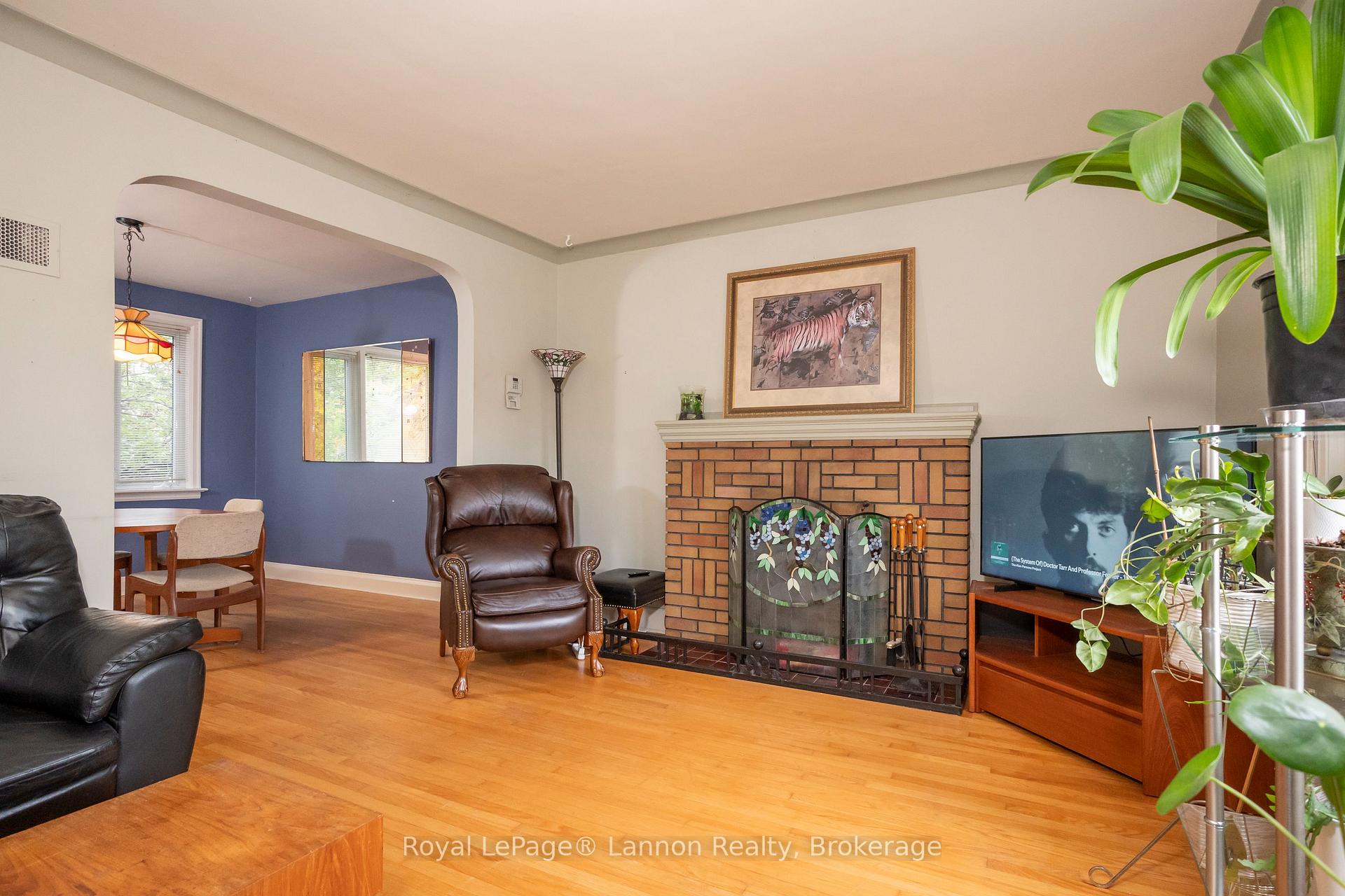 Photo 5 of 82 College Street W, Thunder Bay, College Heights — HOMEH