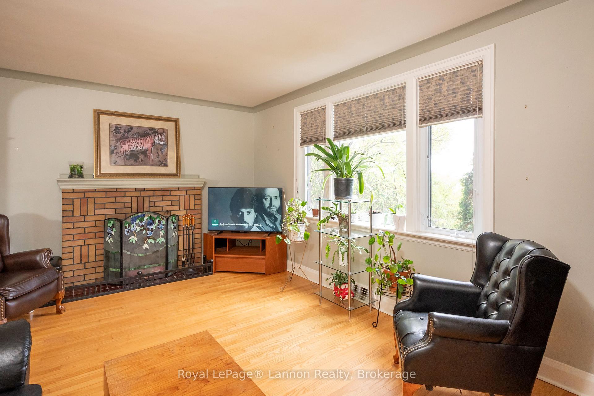 Photo 6 of 82 College Street W, Thunder Bay, College Heights — HOMEH