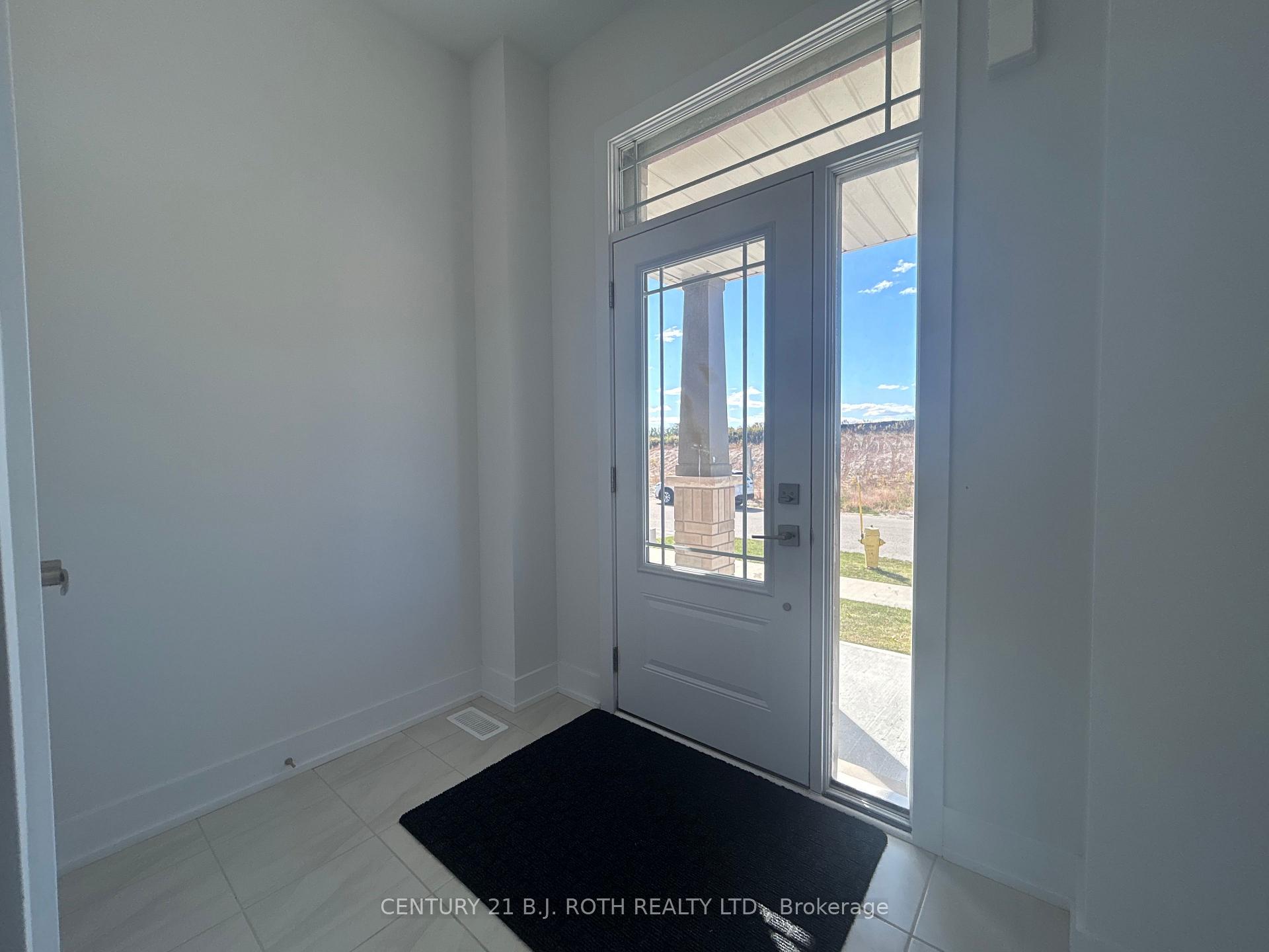 Photo 3 of 15 Milady Crescent, Barrie, Rural Barrie Southeast — HOMEH