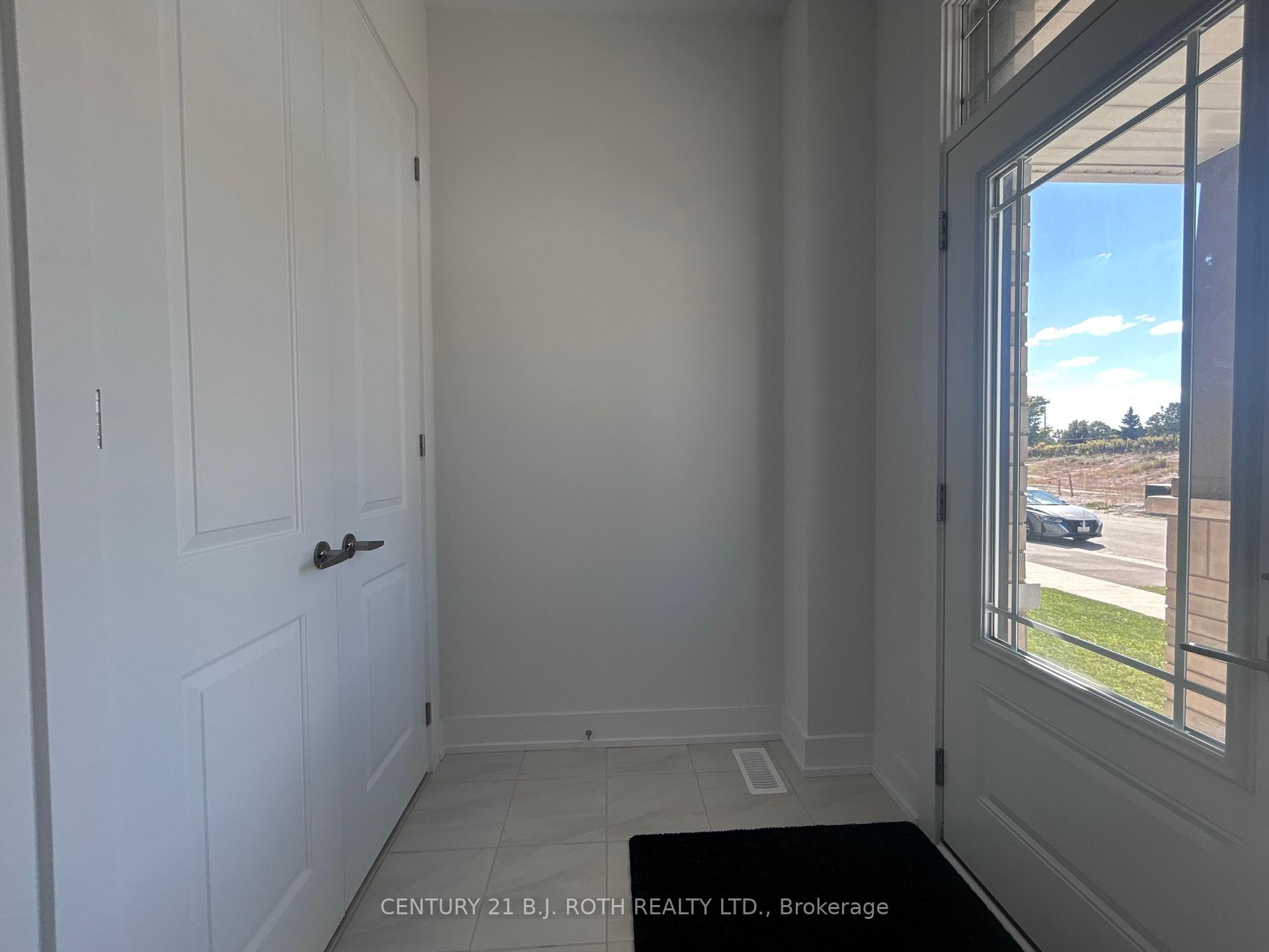 Photo 4 of 15 Milady Crescent, Barrie, Rural Barrie Southeast — HOMEH