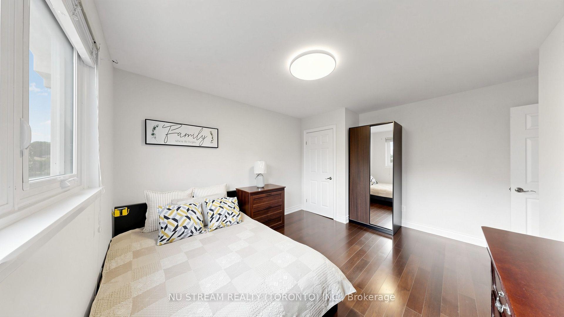 Photo 19 of 3163 Ibbetson Crescent, Mississauga, Erindale — HOMEH