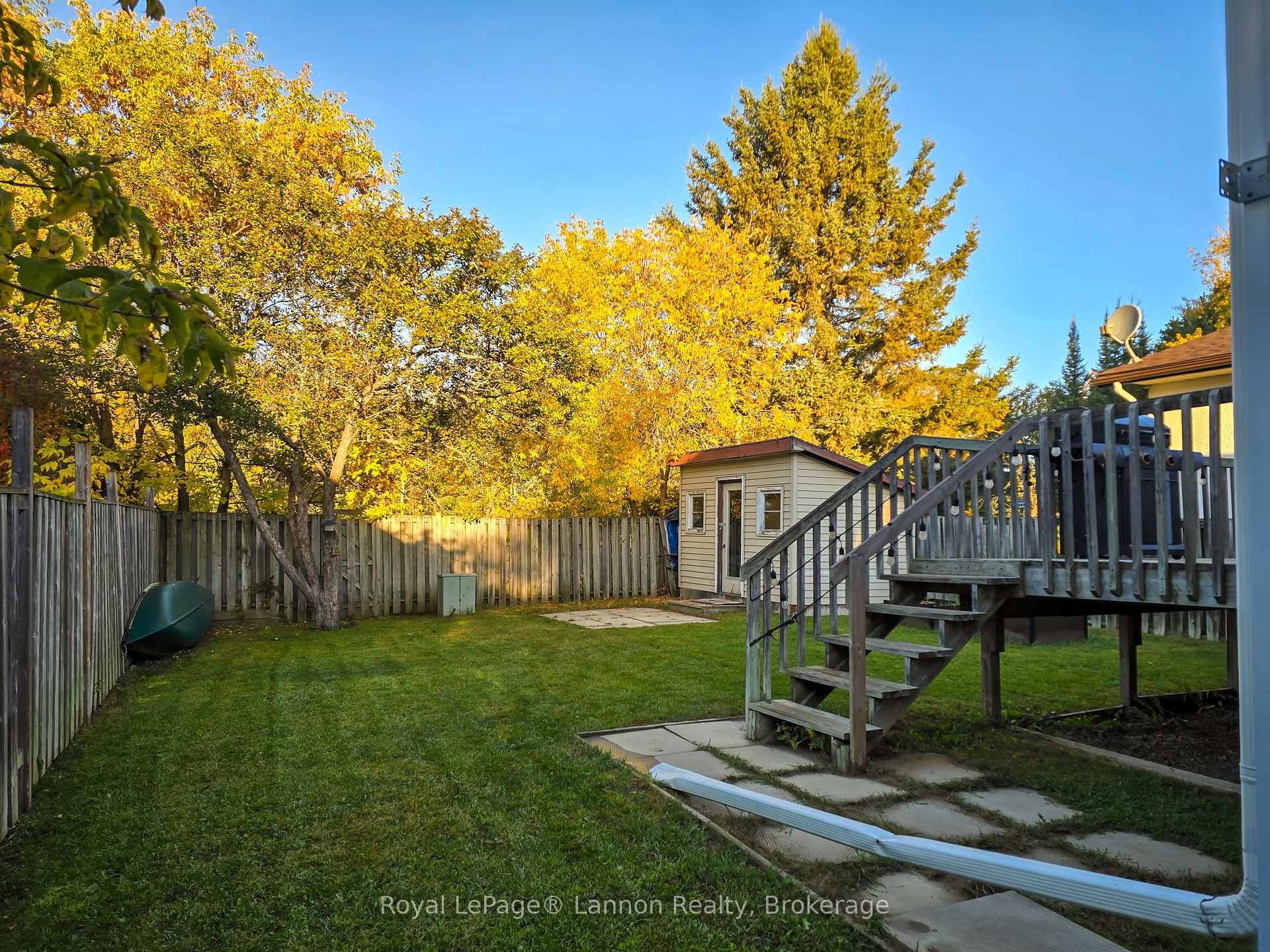 Photo 3 of 550 Lanark Crescent, Thunder Bay, County Park — HOMEH
