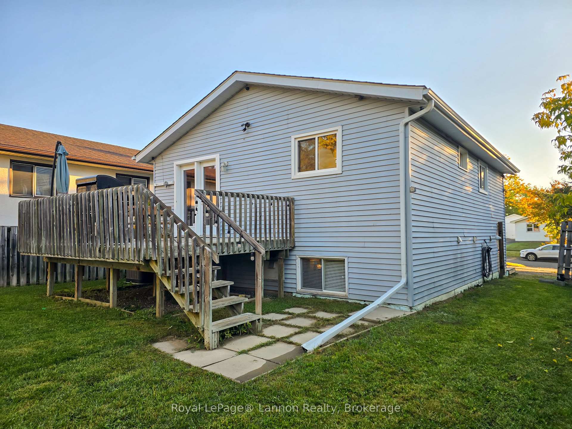 Photo 4 of 550 Lanark Crescent, Thunder Bay, County Park — HOMEH