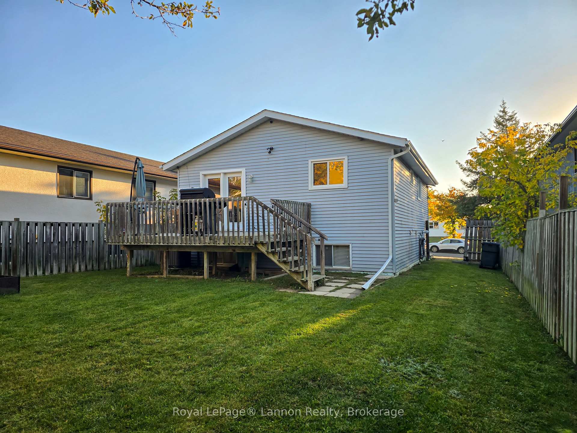 Photo 5 of 550 Lanark Crescent, Thunder Bay, County Park — HOMEH