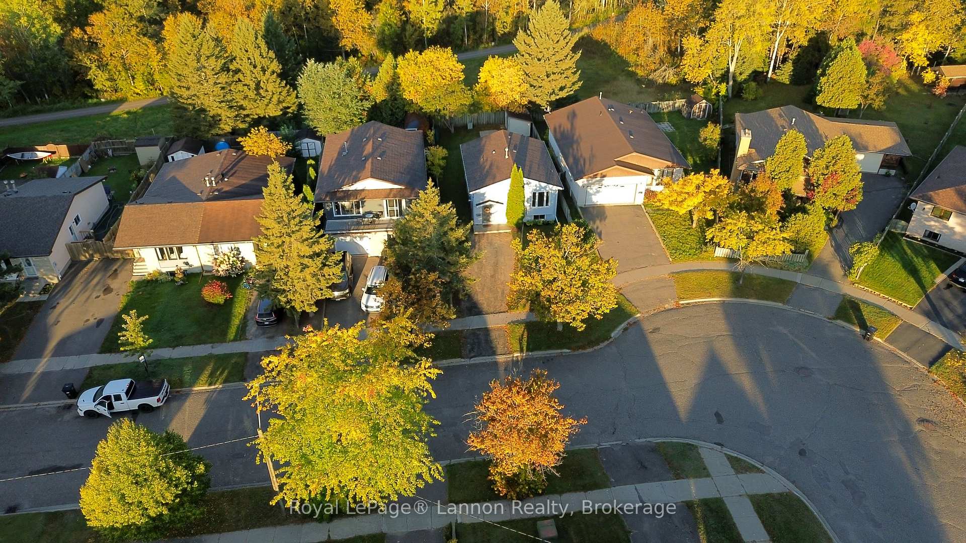 Photo 8 of 550 Lanark Crescent, Thunder Bay, County Park — HOMEH