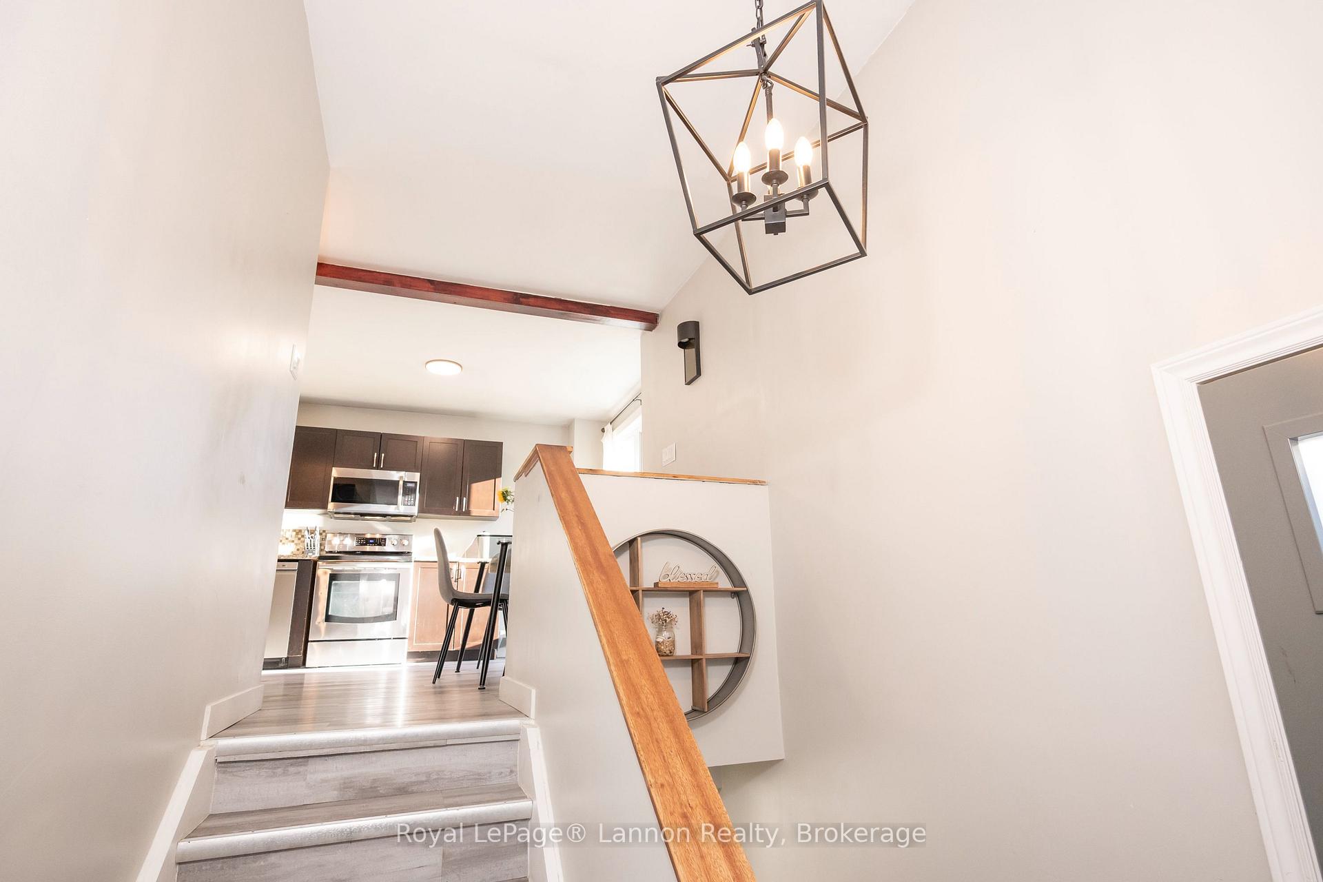 Photo 10 of 550 Lanark Crescent, Thunder Bay, County Park — HOMEH
