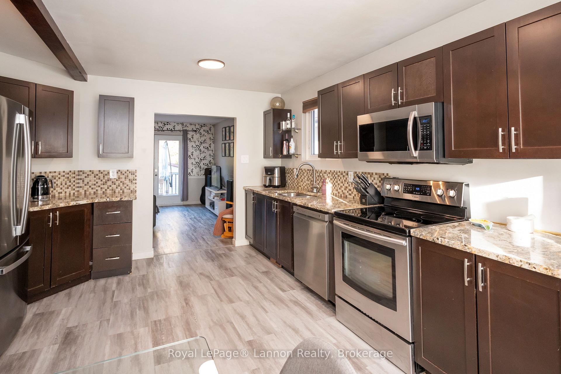 Photo 12 of 550 Lanark Crescent, Thunder Bay, County Park — HOMEH