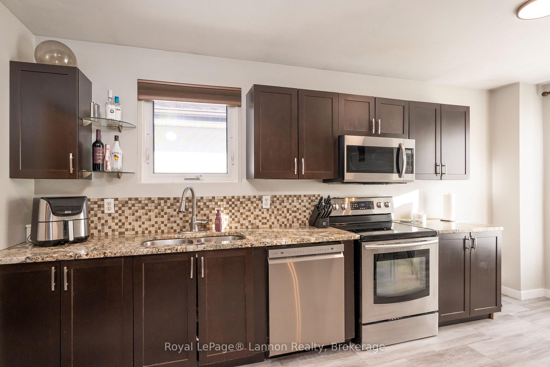 Photo 14 of 550 Lanark Crescent, Thunder Bay, County Park — HOMEH