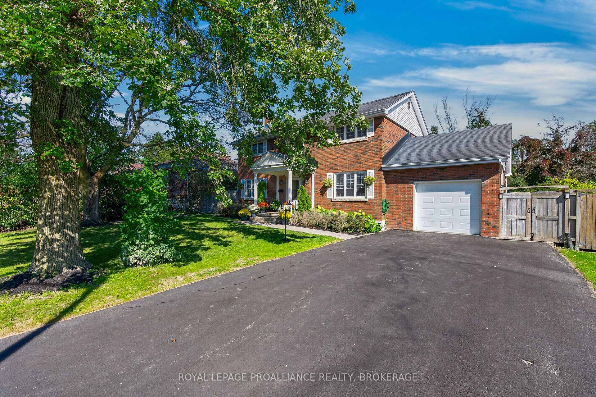 Photo 2 of 289 Avenue Road, Kingston, West of Sir John A. Blvd — HOMEH