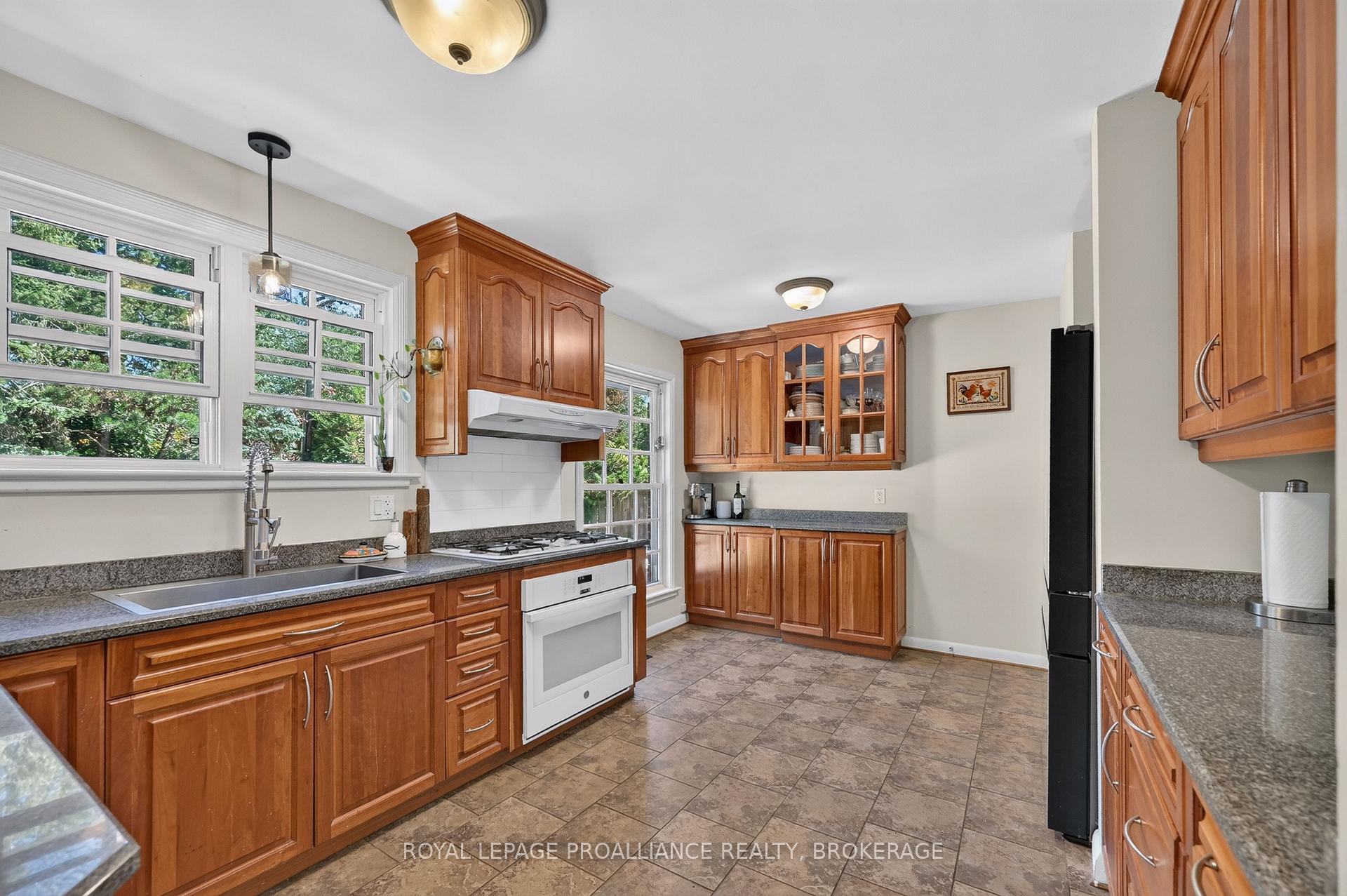 Photo 7 of 289 Avenue Road, Kingston, West of Sir John A. Blvd — HOMEH