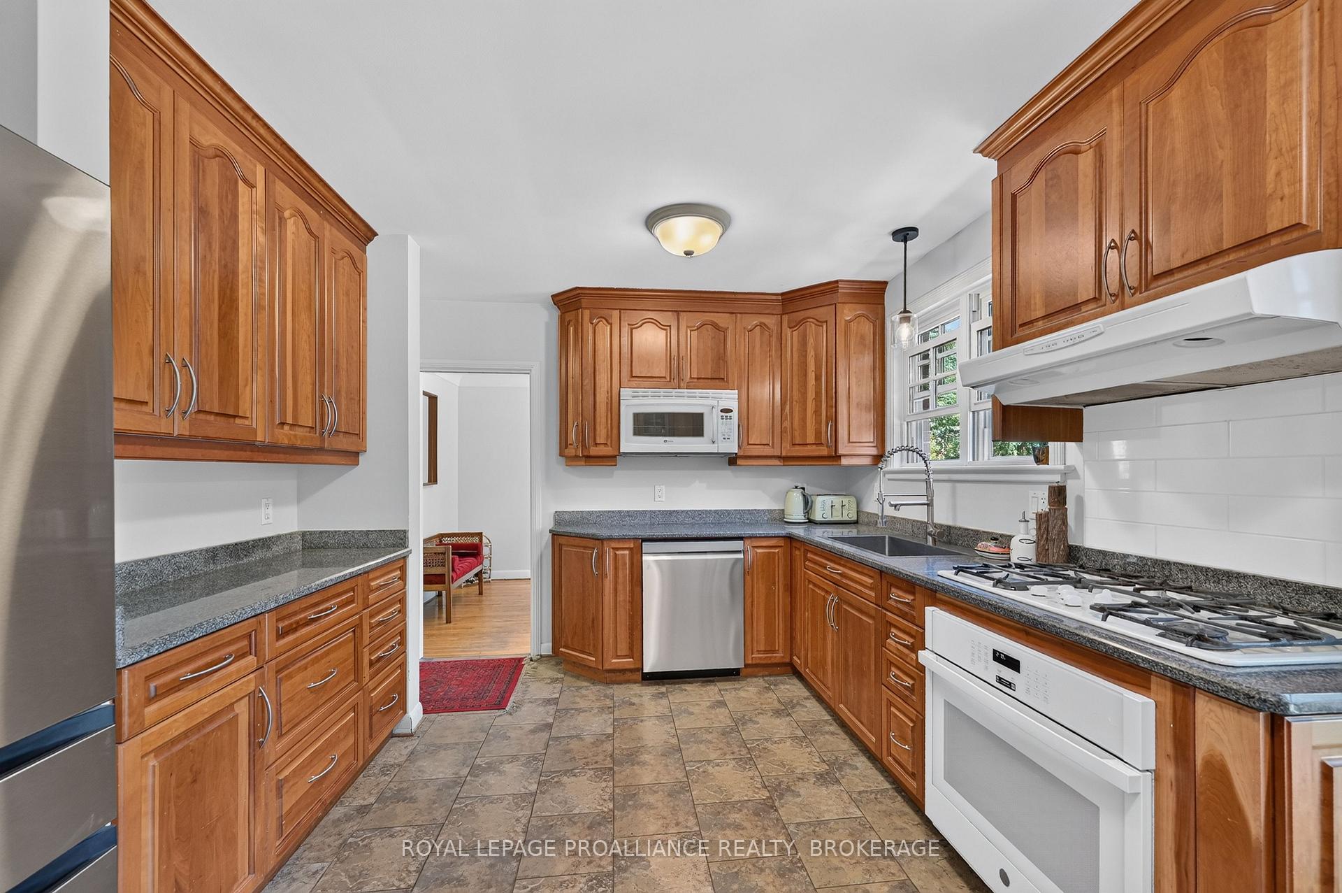 Photo 8 of 289 Avenue Road, Kingston, West of Sir John A. Blvd — HOMEH