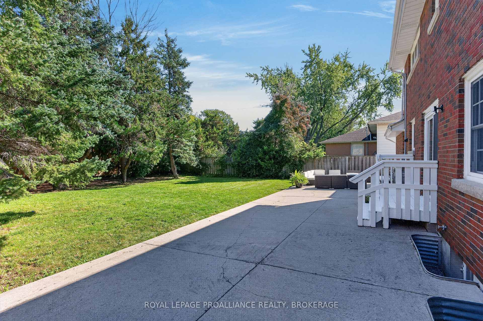 Photo 32 of 289 Avenue Road, Kingston, West of Sir John A. Blvd — HOMEH