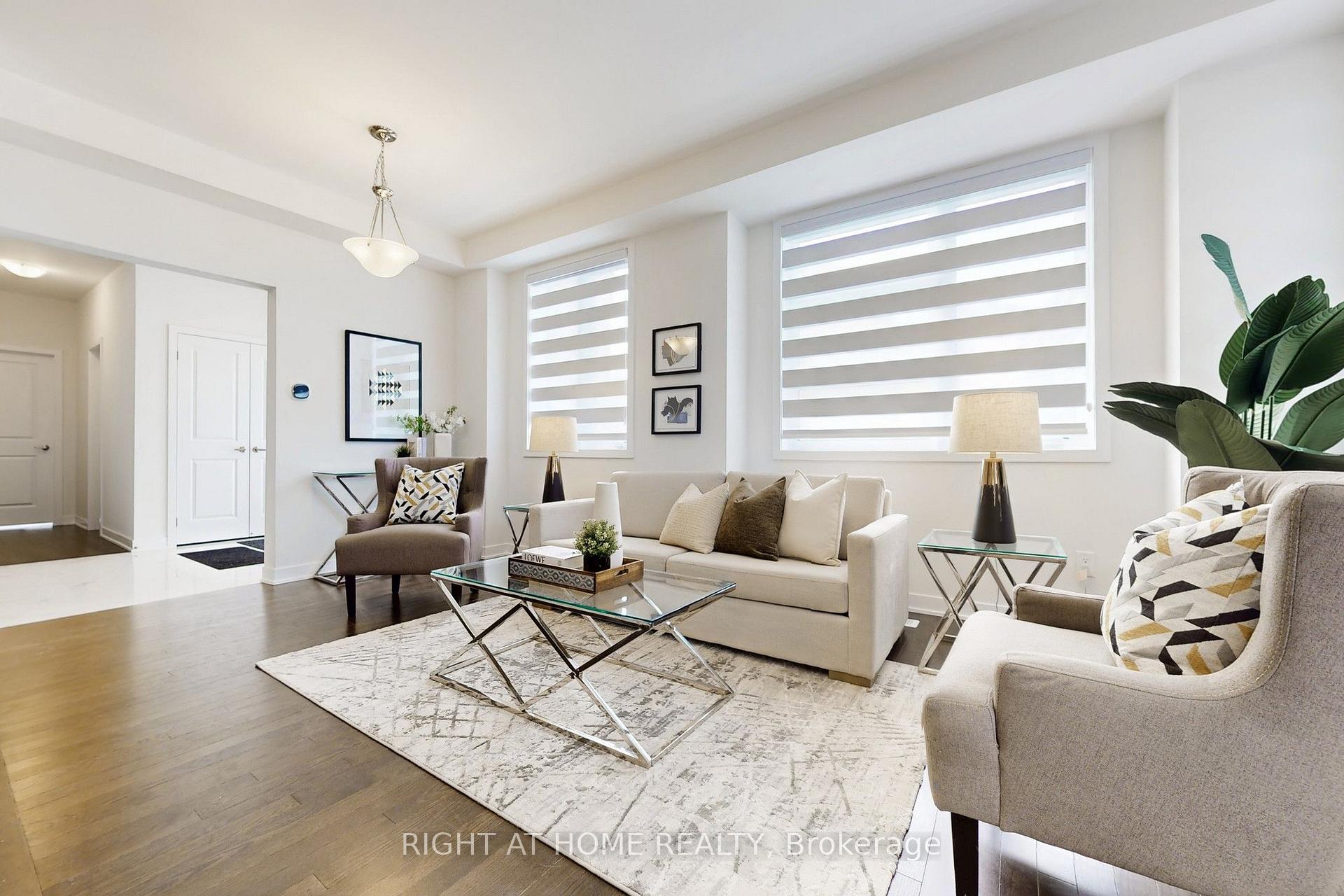 Photo 2 of 154 Anna Russell Way, Markham, Unionville — HOMEH