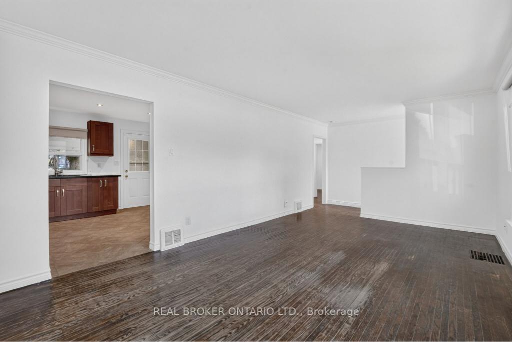 Photo 8 of 1024 Roosevelt Road, Mississauga, Lakeview — HOMEH