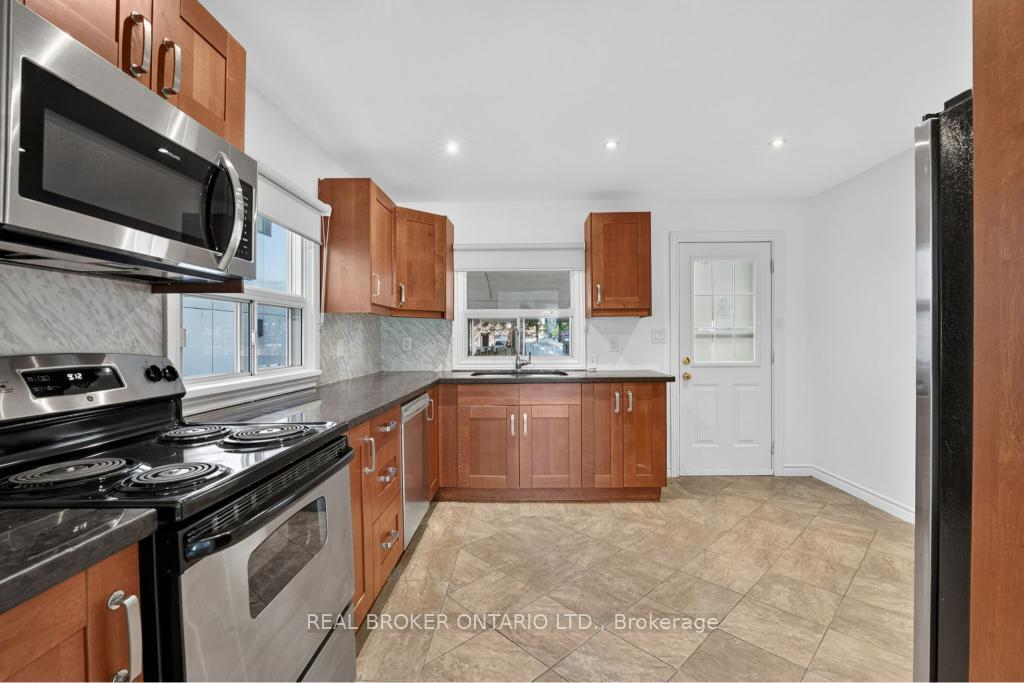Photo 10 of 1024 Roosevelt Road, Mississauga, Lakeview — HOMEH