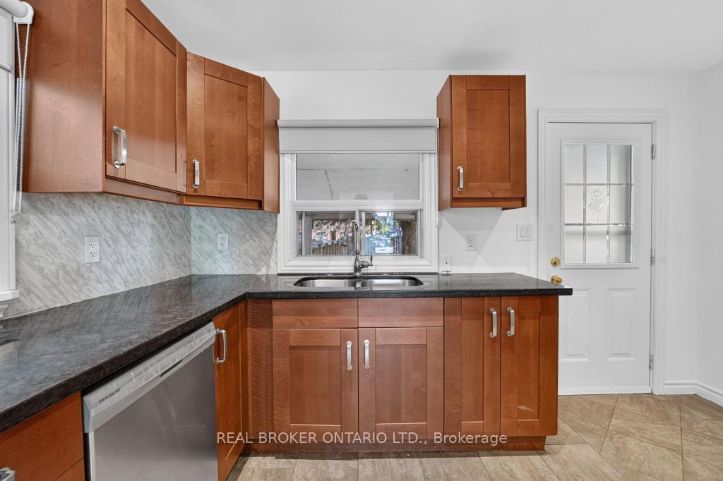Photo 11 of 1024 Roosevelt Road, Mississauga, Lakeview — HOMEH