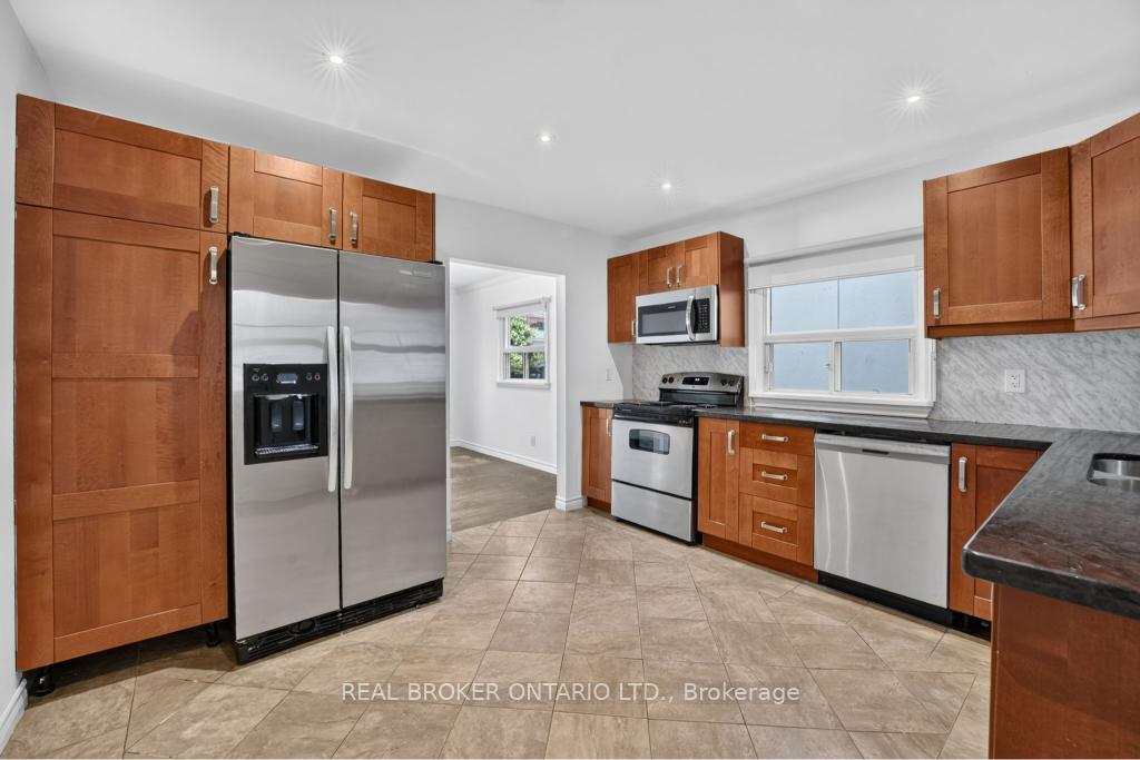 Photo 12 of 1024 Roosevelt Road, Mississauga, Lakeview — HOMEH