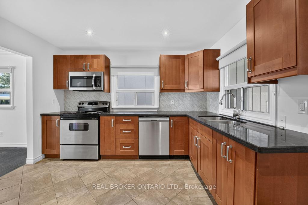 Photo 13 of 1024 Roosevelt Road, Mississauga, Lakeview — HOMEH