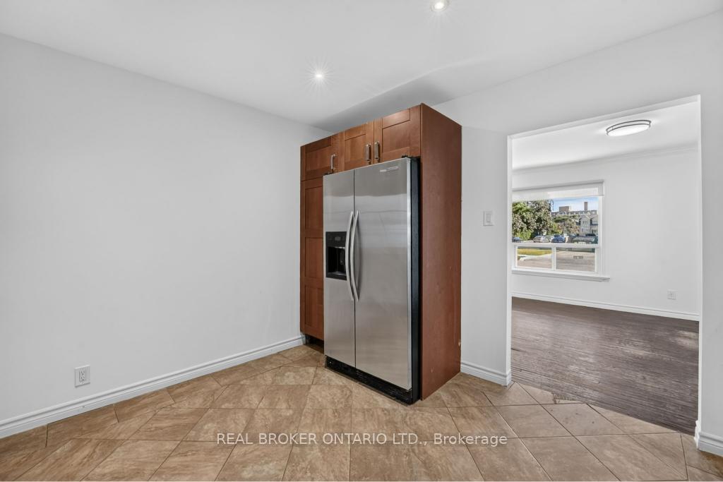 Photo 14 of 1024 Roosevelt Road, Mississauga, Lakeview — HOMEH