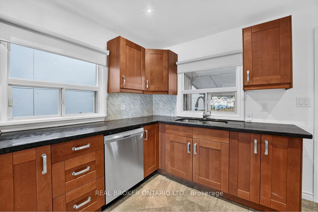 Photo 15 of 1024 Roosevelt Road, Mississauga, Lakeview — HOMEH