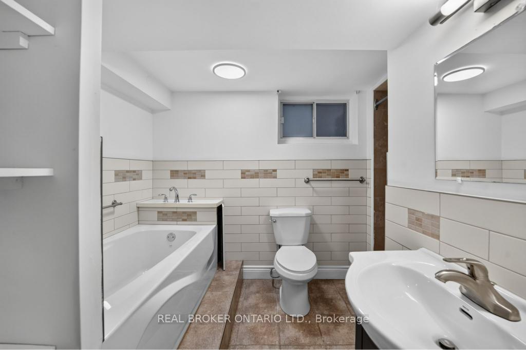 Photo 34 of 1024 Roosevelt Road, Mississauga, Lakeview — HOMEH