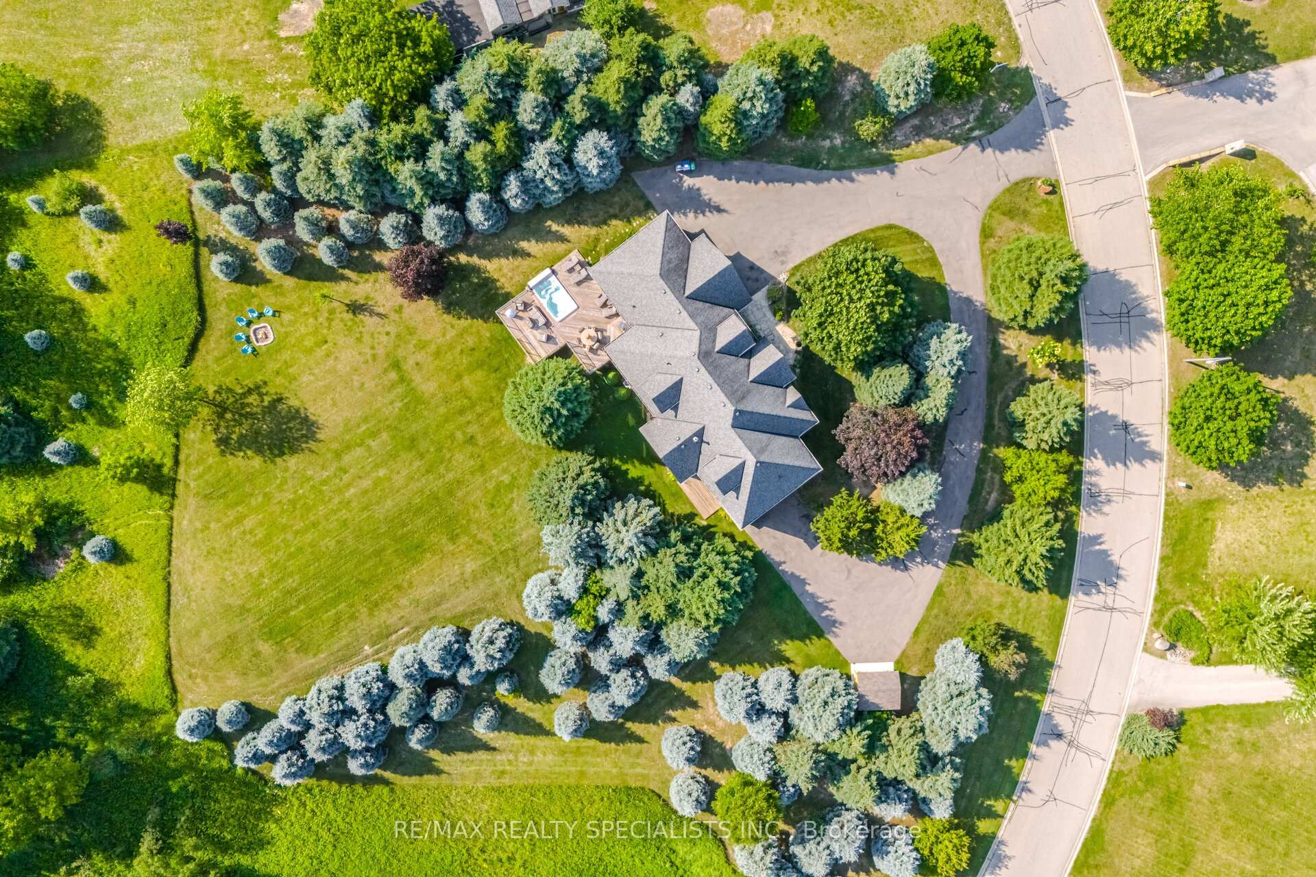 Photo 2 of 4 Tranquility Court, Caledon, Palgrave — HOMEH