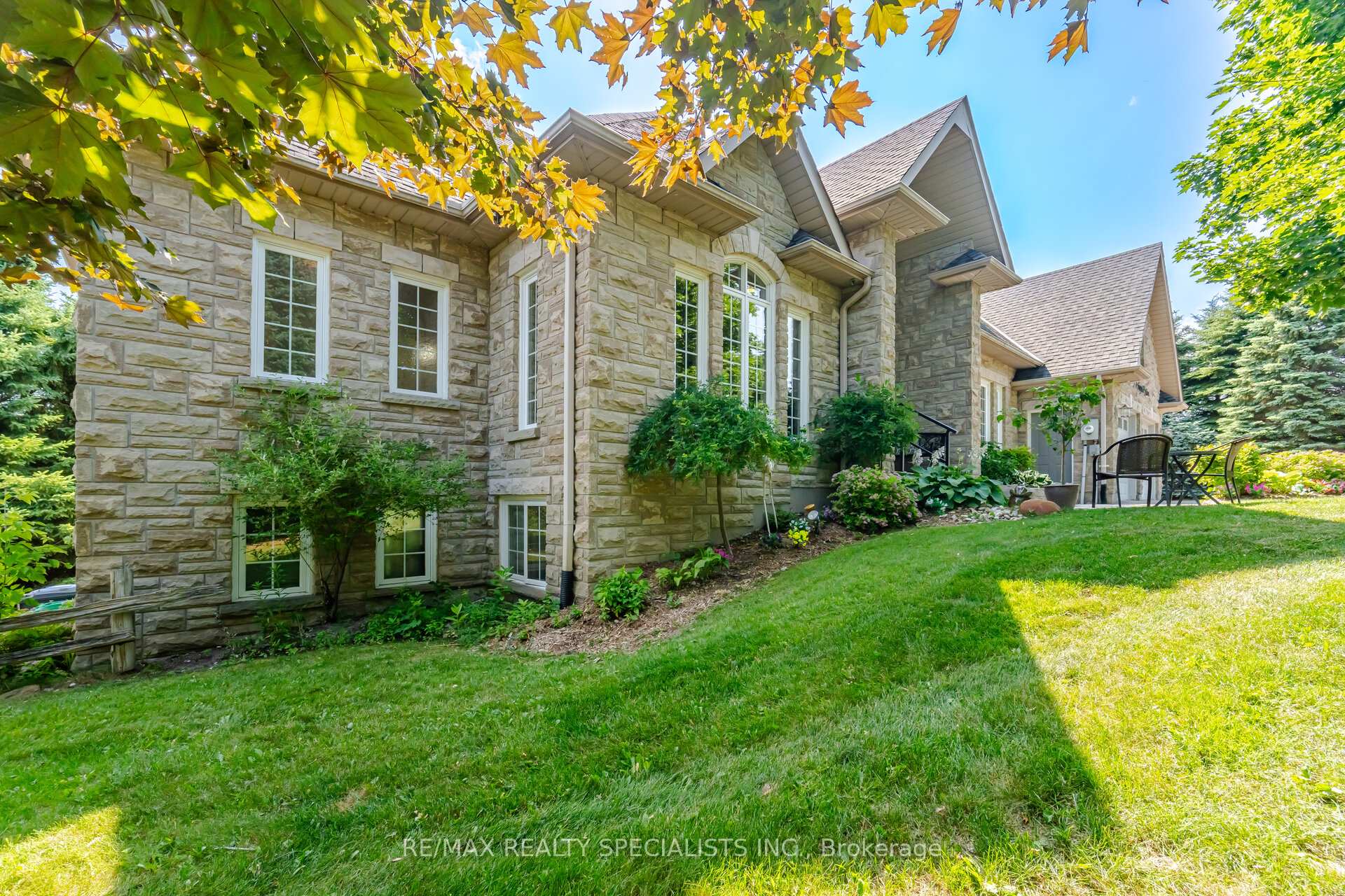 Photo 4 of 4 Tranquility Court, Caledon, Palgrave — HOMEH