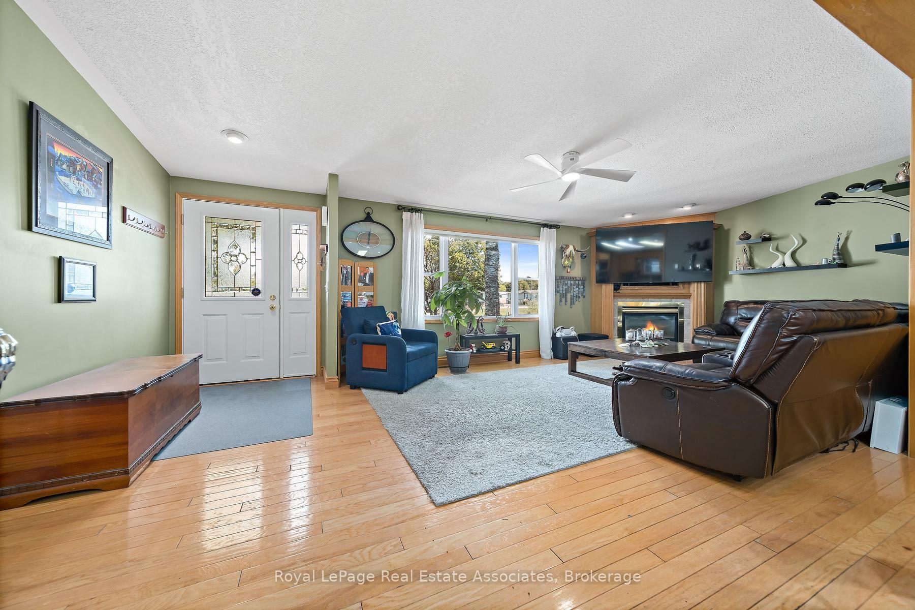 Photo 9 of 48 Lakeshore Drive, Puslinch, Rural Puslinch East — HOMEH