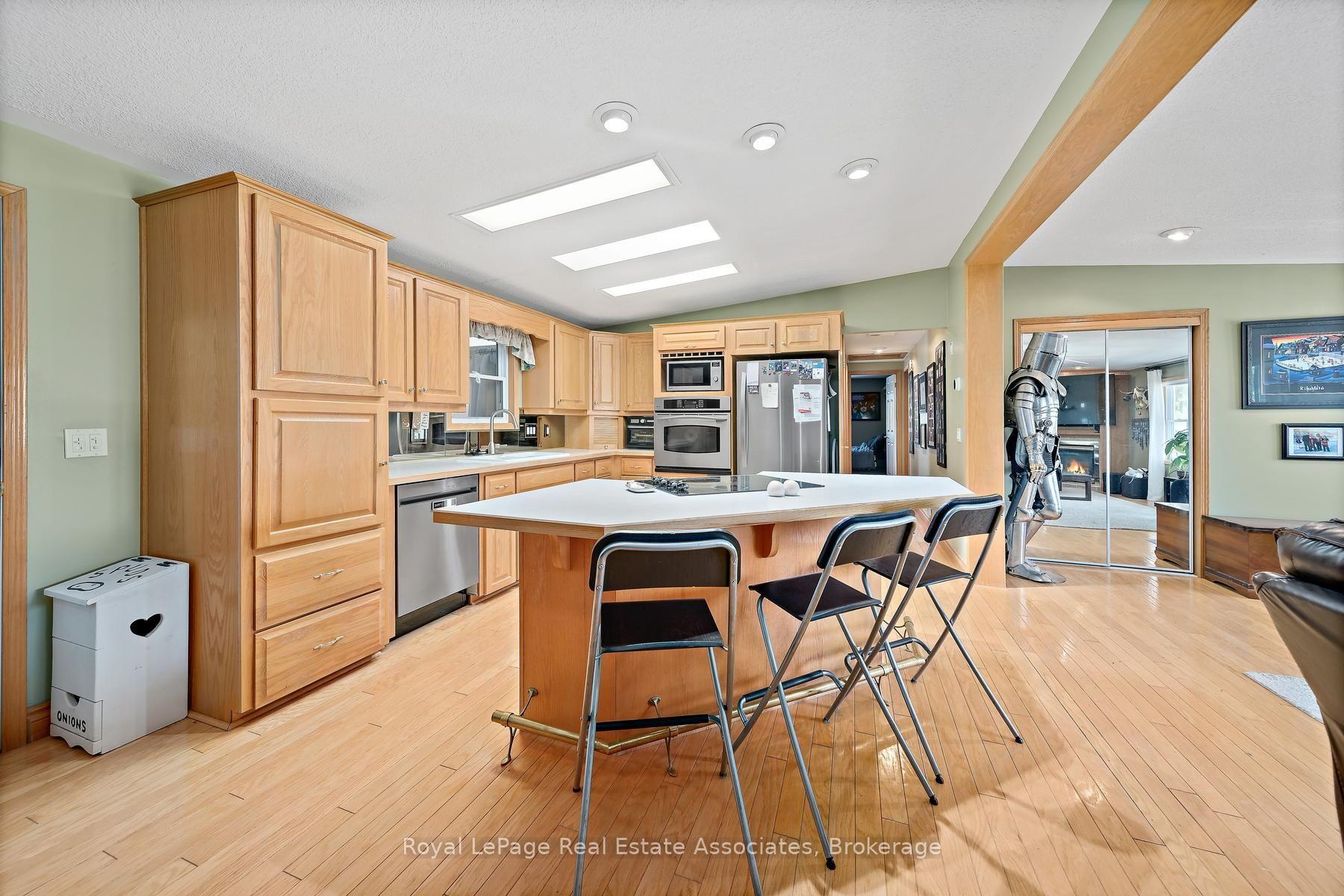 Photo 15 of 48 Lakeshore Drive, Puslinch, Rural Puslinch East — HOMEH
