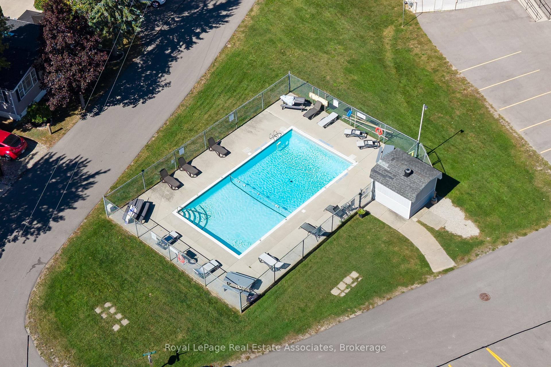 Photo 26 of 48 Lakeshore Drive, Puslinch, Rural Puslinch East — HOMEH