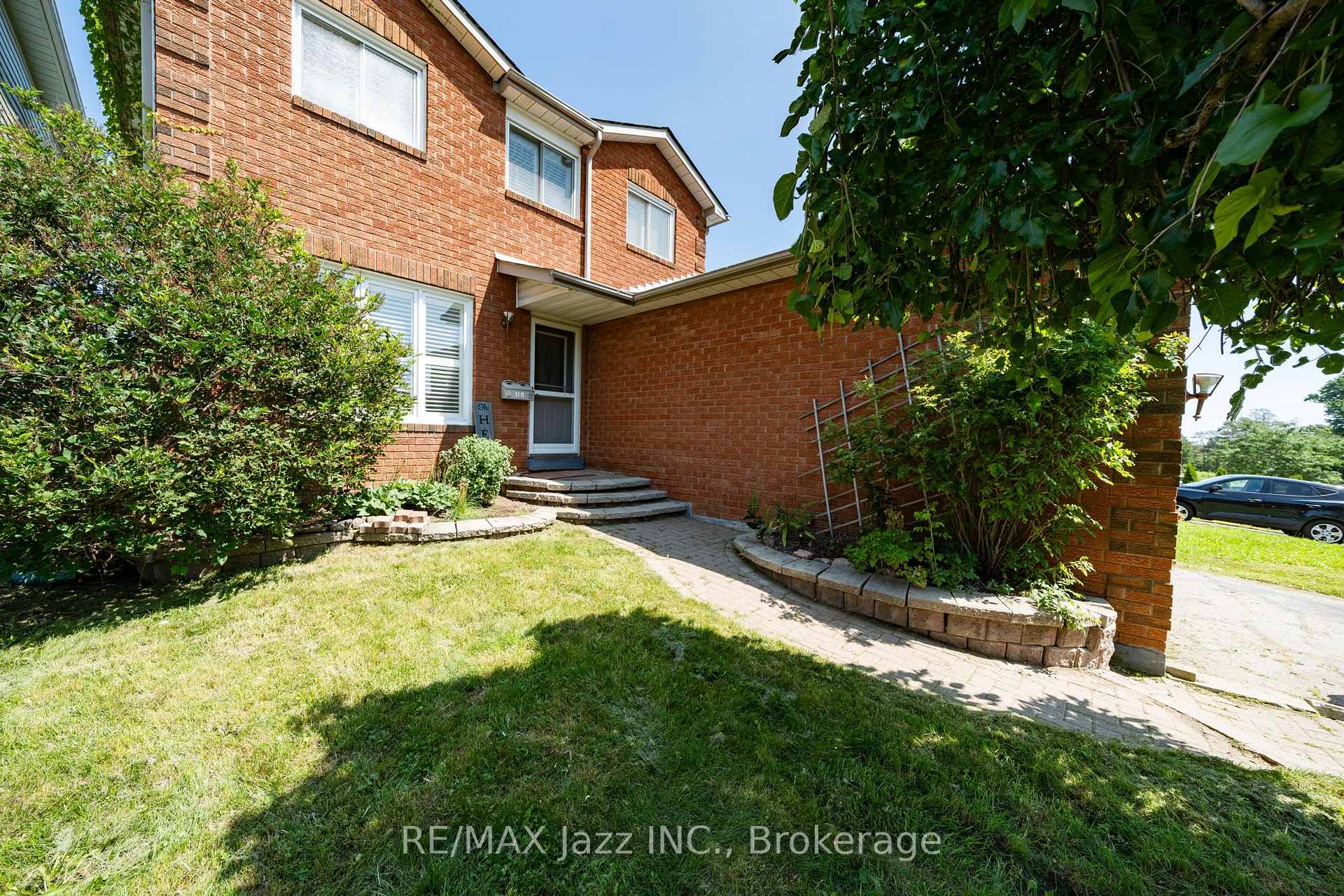 Photo 2 of 110 Freeland Avenue, Clarington, Bowmanville — HOMEH