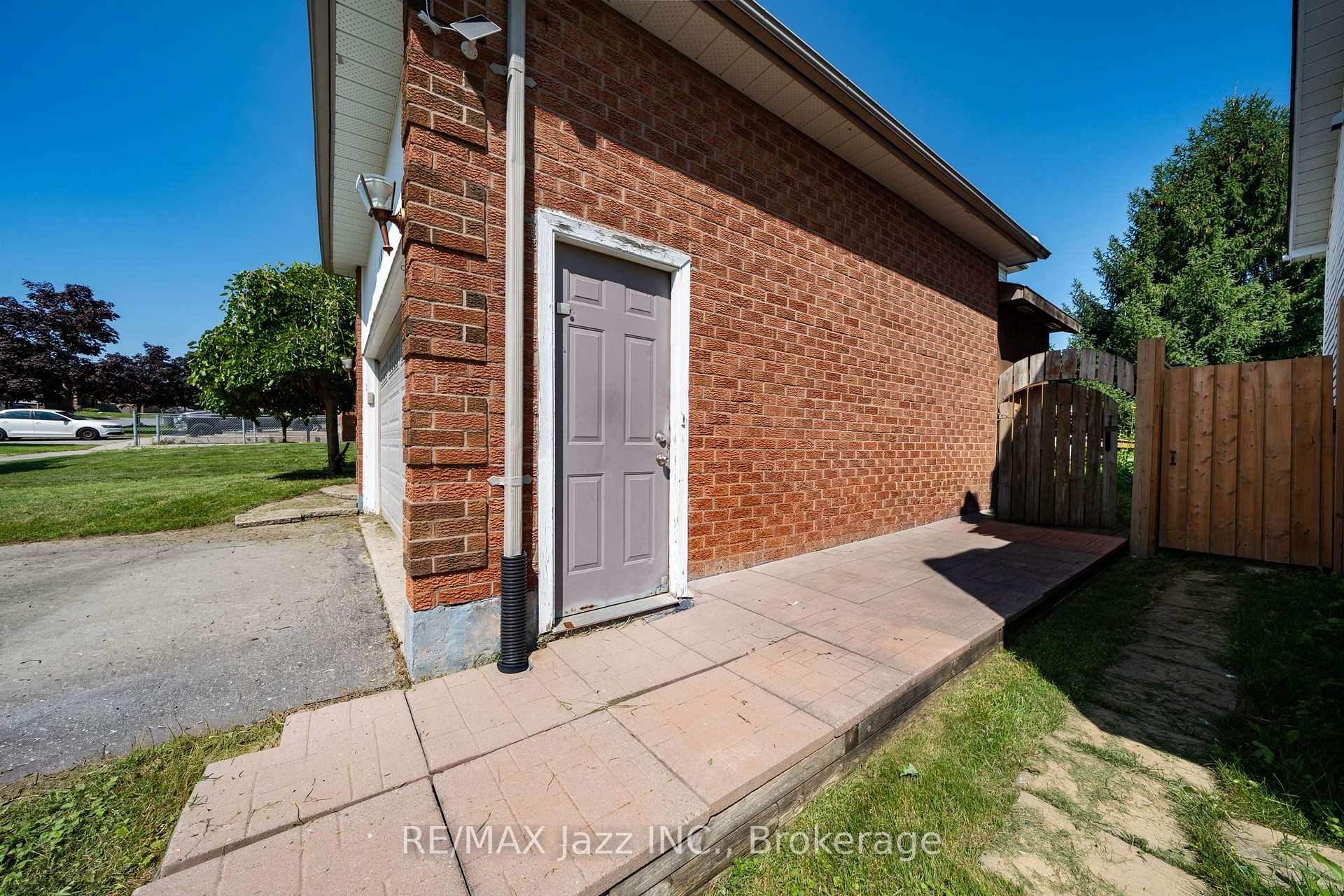 Photo 5 of 110 Freeland Avenue, Clarington, Bowmanville — HOMEH