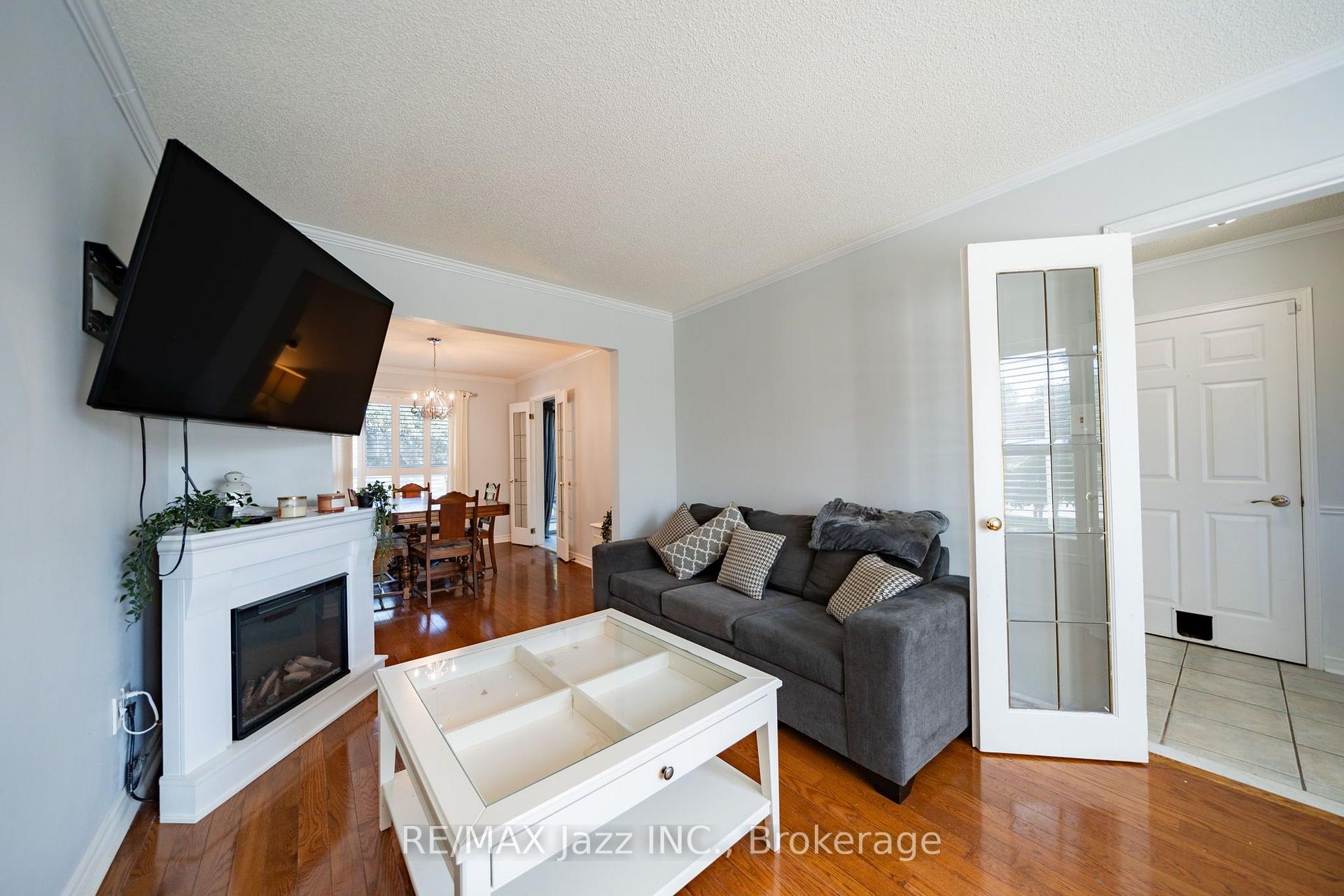 Photo 11 of 110 Freeland Avenue, Clarington, Bowmanville — HOMEH