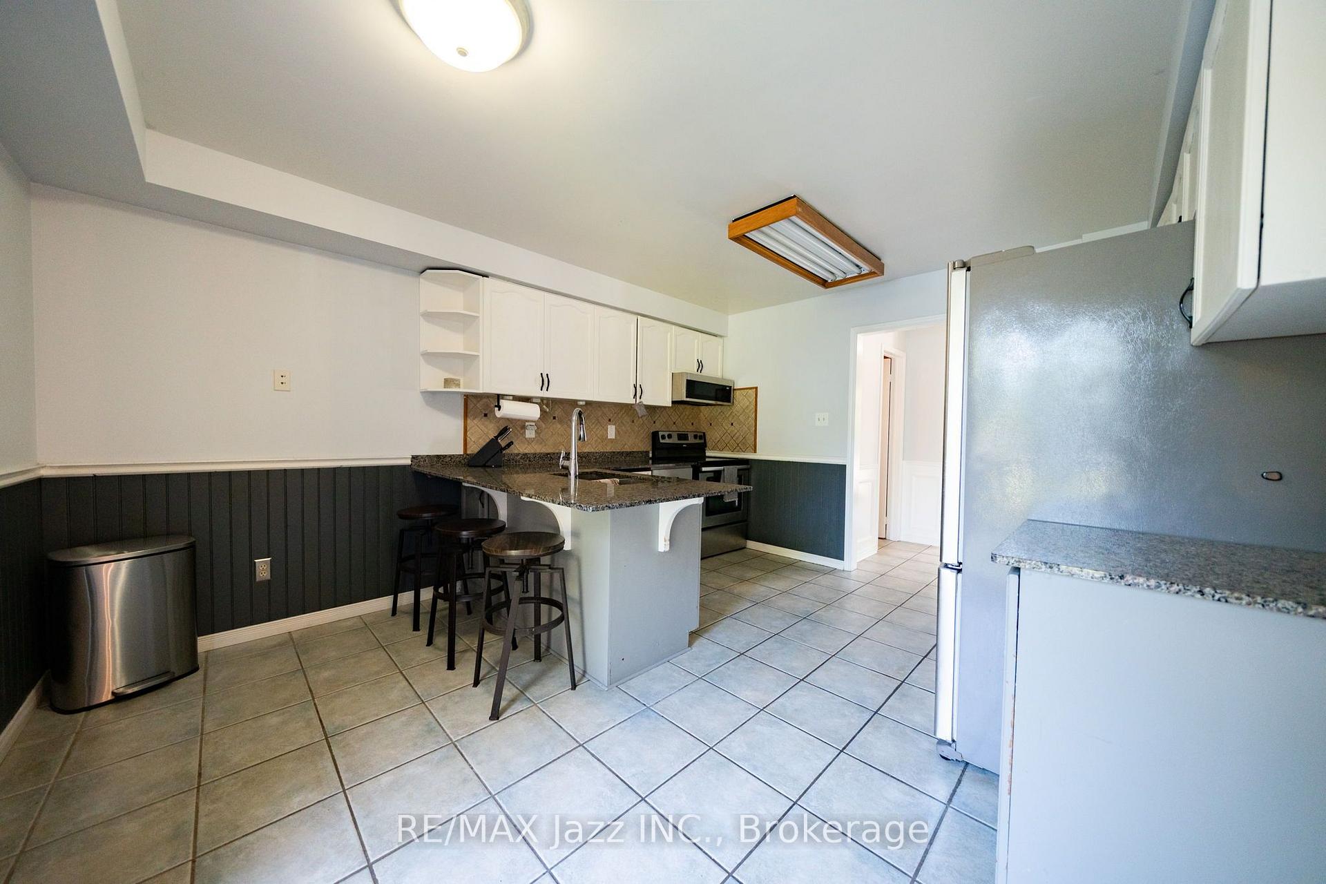 Photo 15 of 110 Freeland Avenue, Clarington, Bowmanville — HOMEH