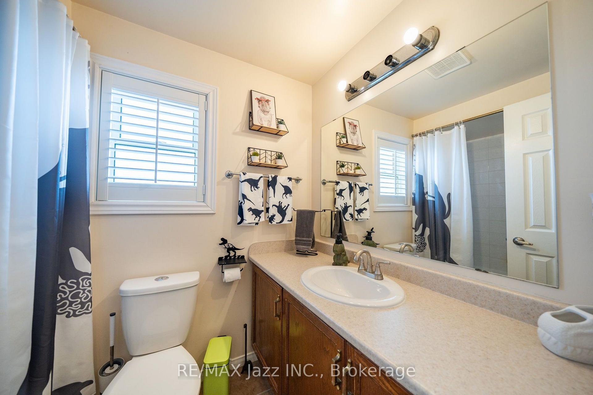 Photo 25 of 110 Freeland Avenue, Clarington, Bowmanville — HOMEH