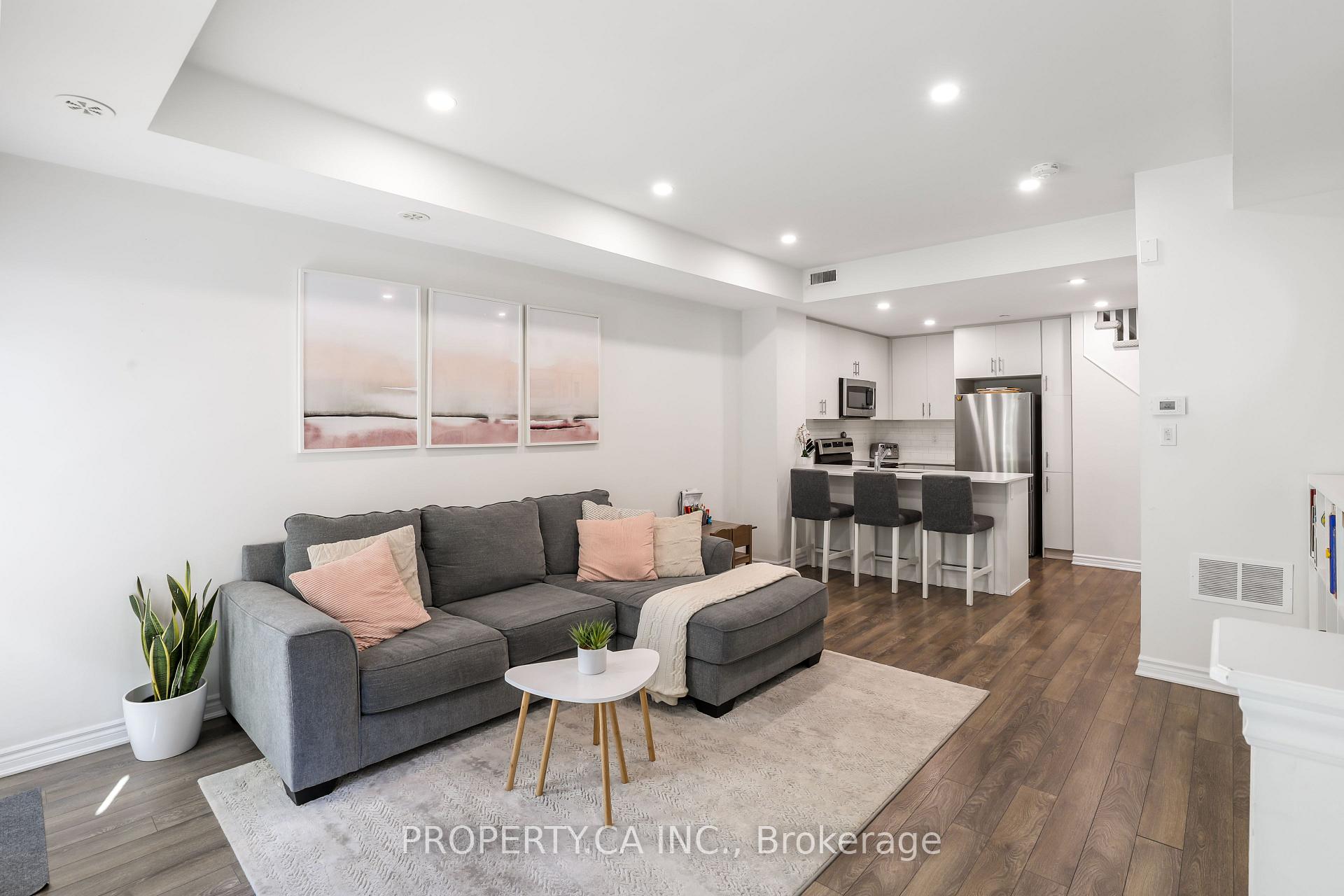 Photo 3 of Unit 13, 100 Long Branch Avenue, Etobicoke, Long Branch — HOMEH