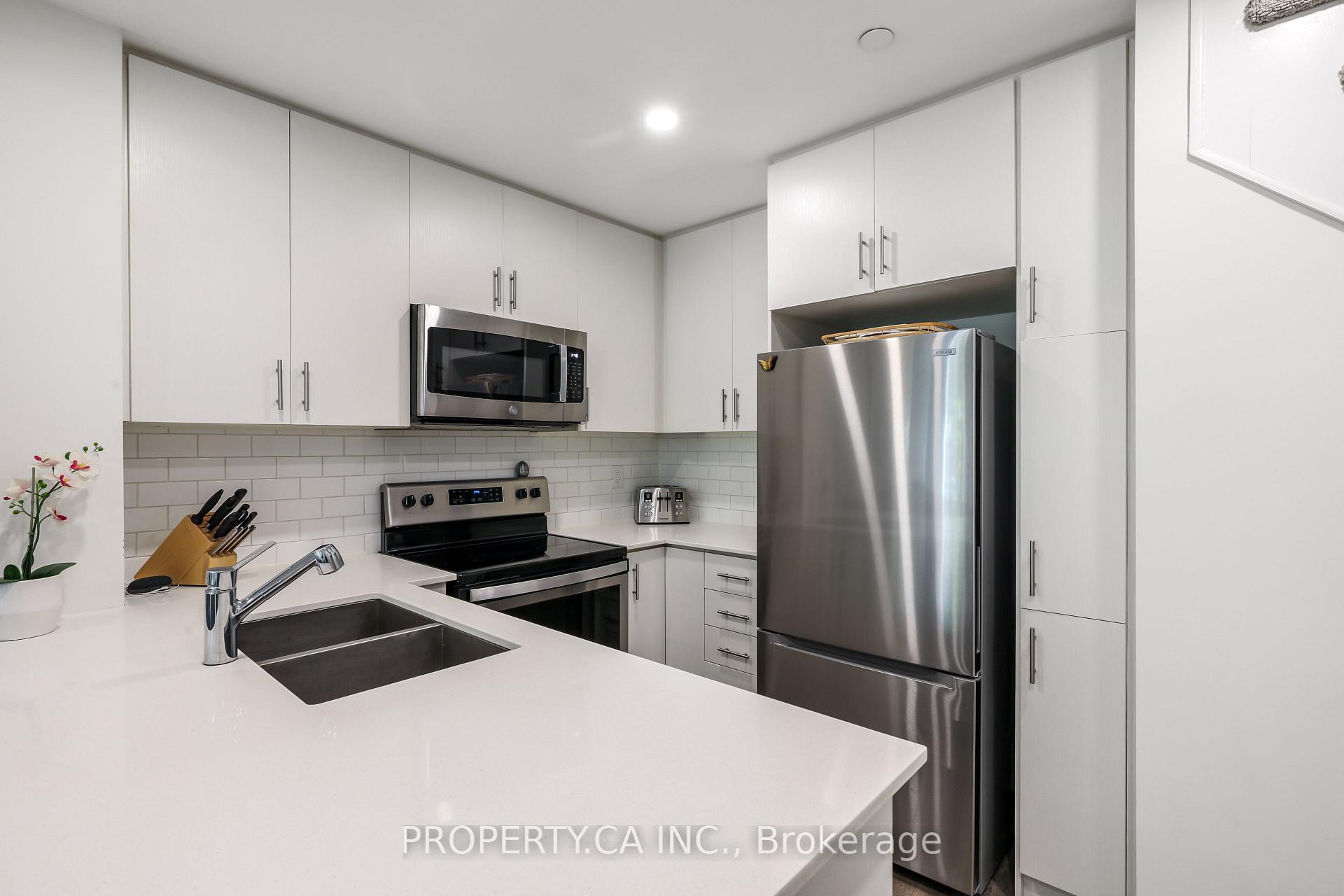Photo 10 of Unit 13, 100 Long Branch Avenue, Etobicoke, Long Branch — HOMEH