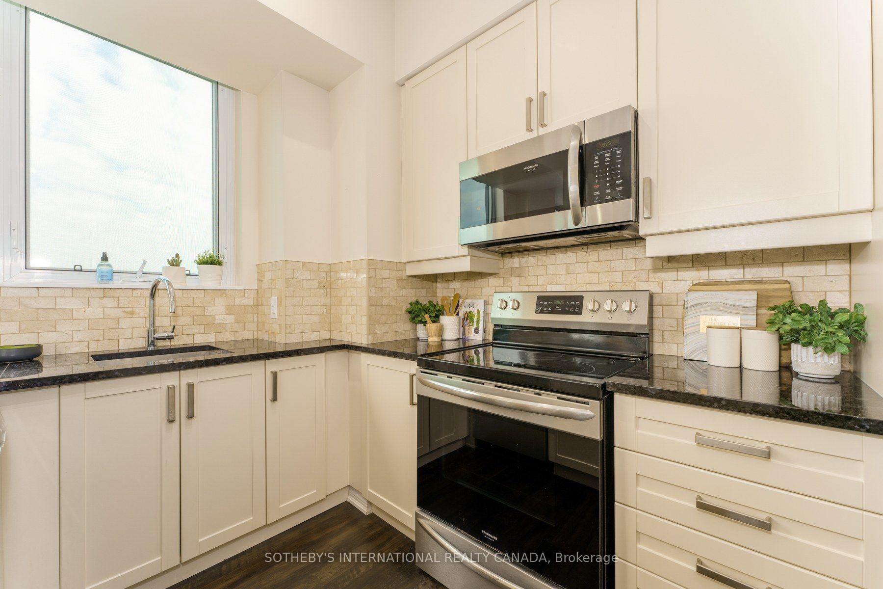Photo 13 of Unit 521, 11611 Yonge Street, Richmond Hill, Jefferson — HOMEH