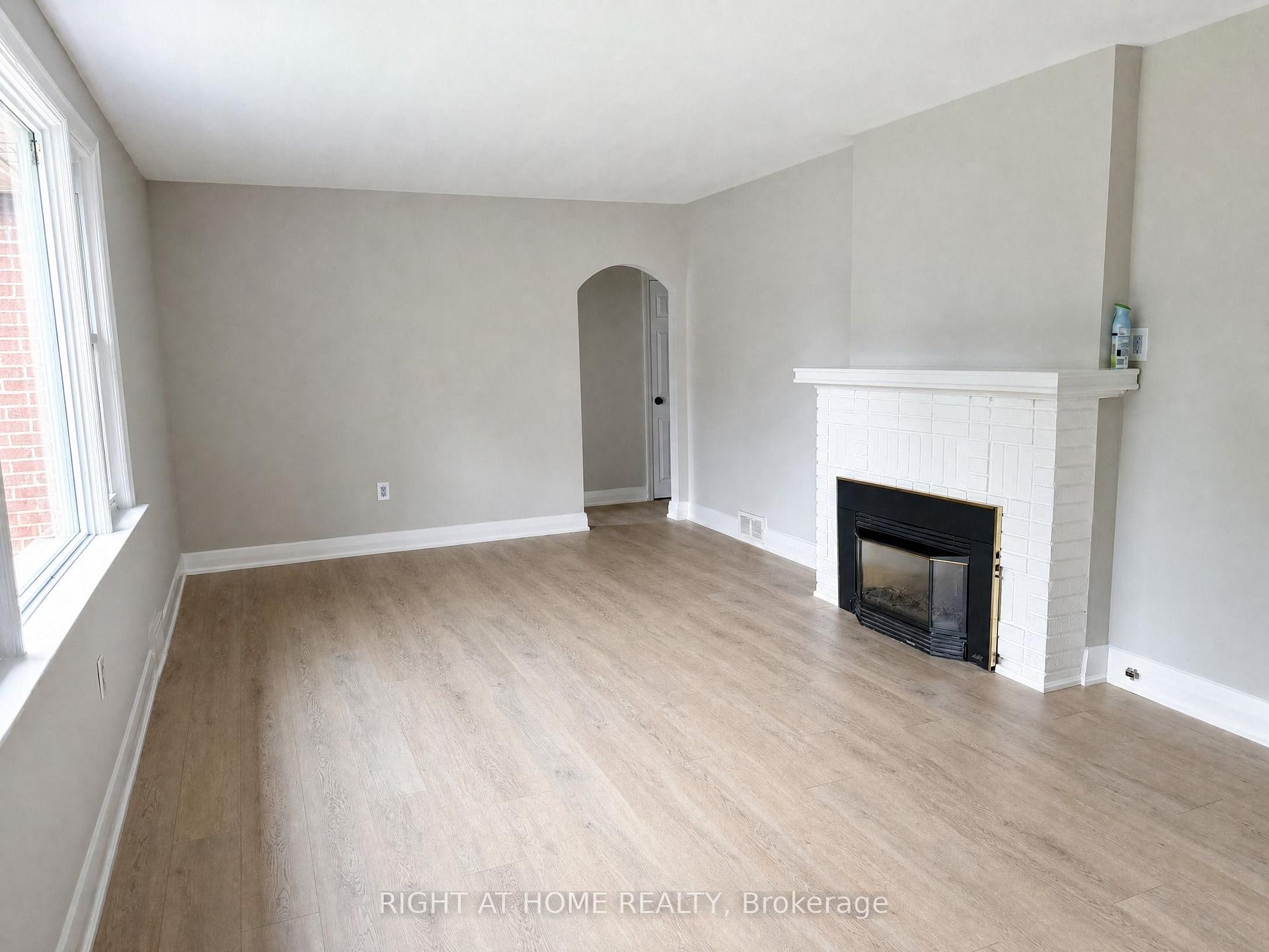 Photo 5 of 719 Rowntree Avenue, London, South H — HOMEH