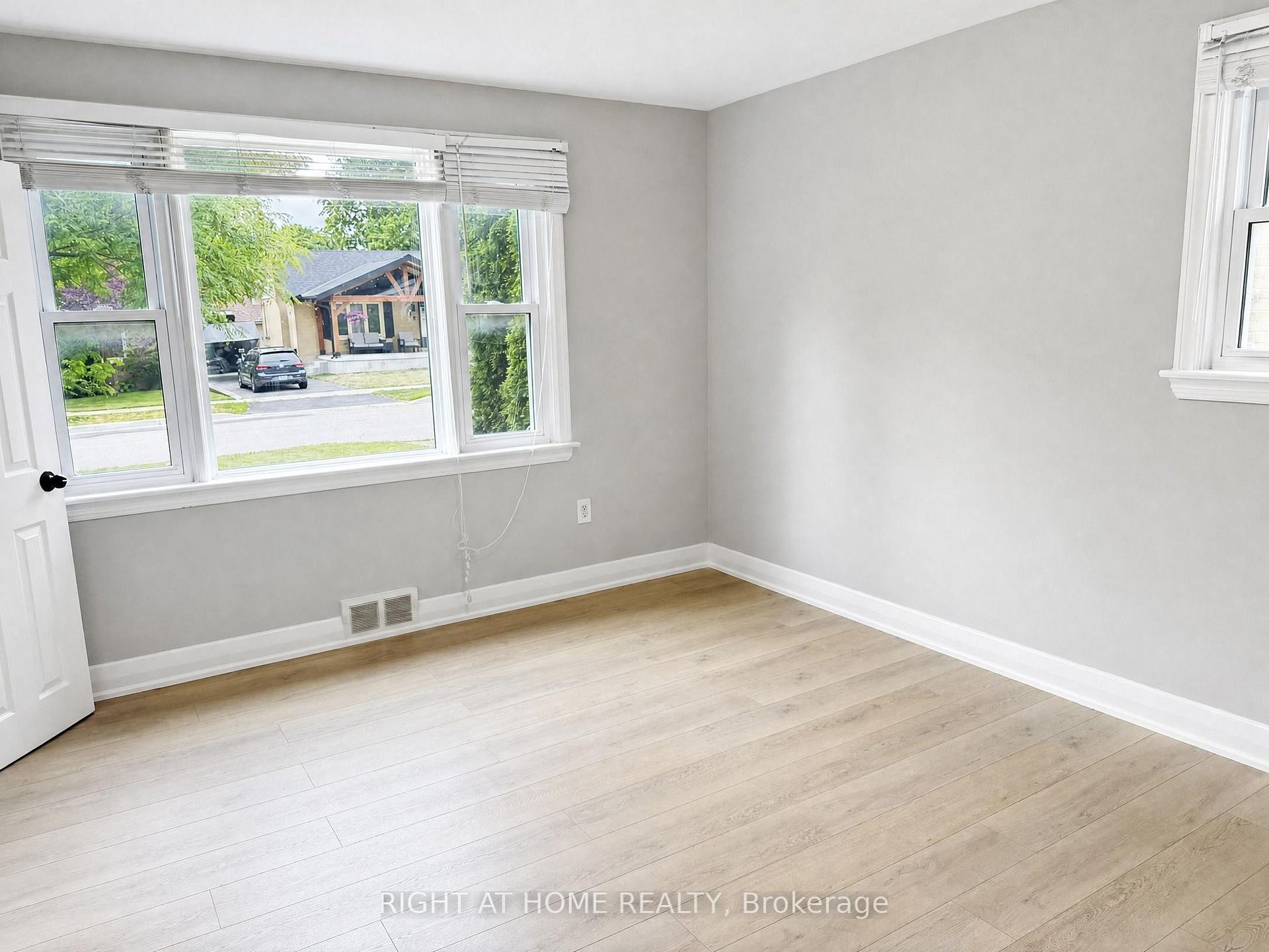 Photo 14 of 719 Rowntree Avenue, London, South H — HOMEH