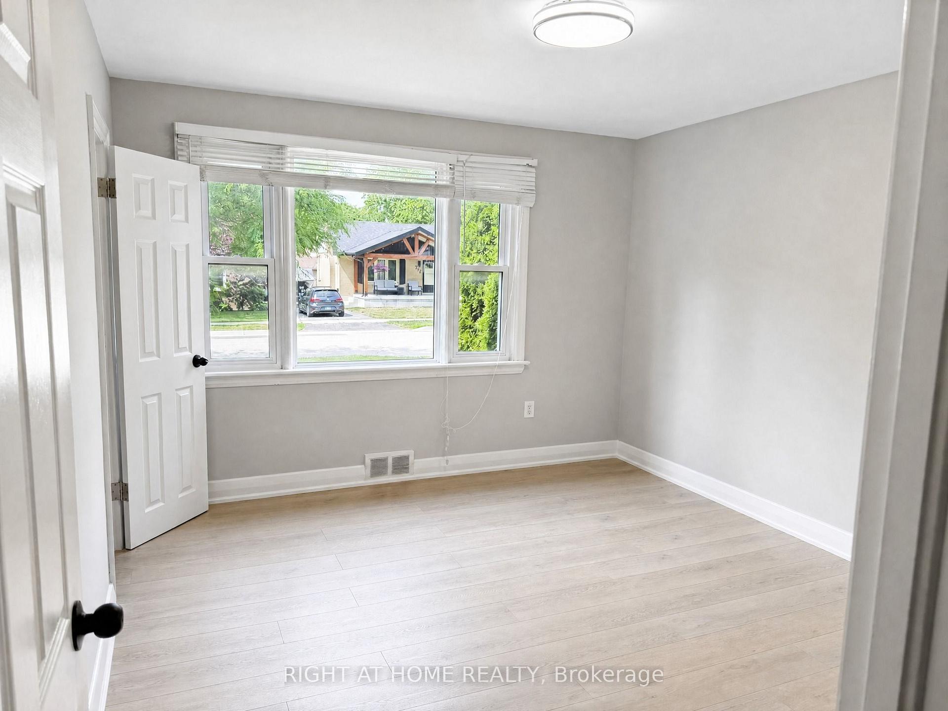 Photo 16 of 719 Rowntree Avenue, London, South H — HOMEH
