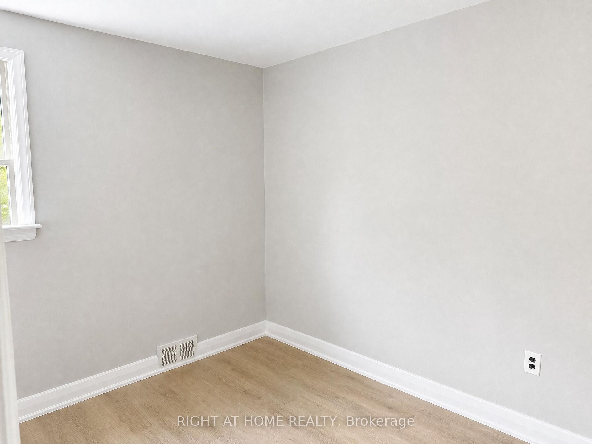 Photo 17 of 719 Rowntree Avenue, London, South H — HOMEH